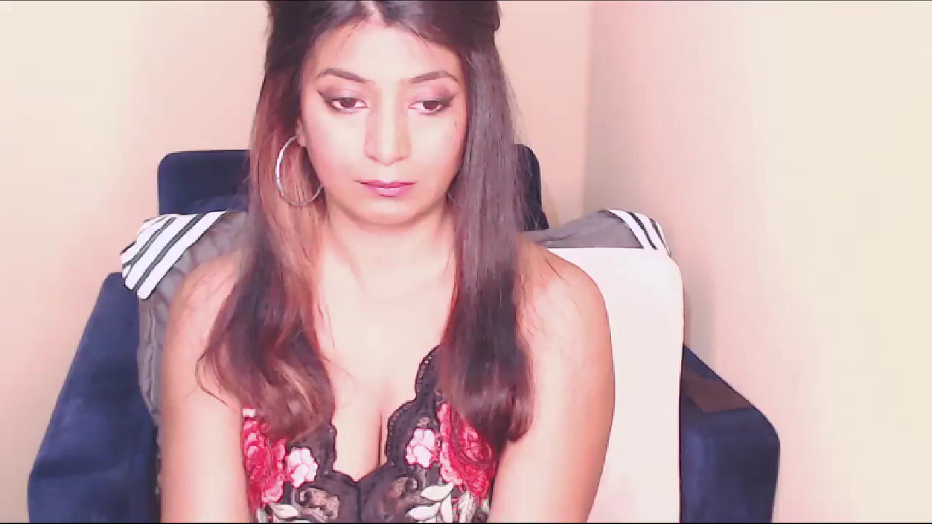 Gallery image thumbnail from QUEEN_BELLA's myfreecams stream on, 12/10/2023, 16:11 image 8 of 20