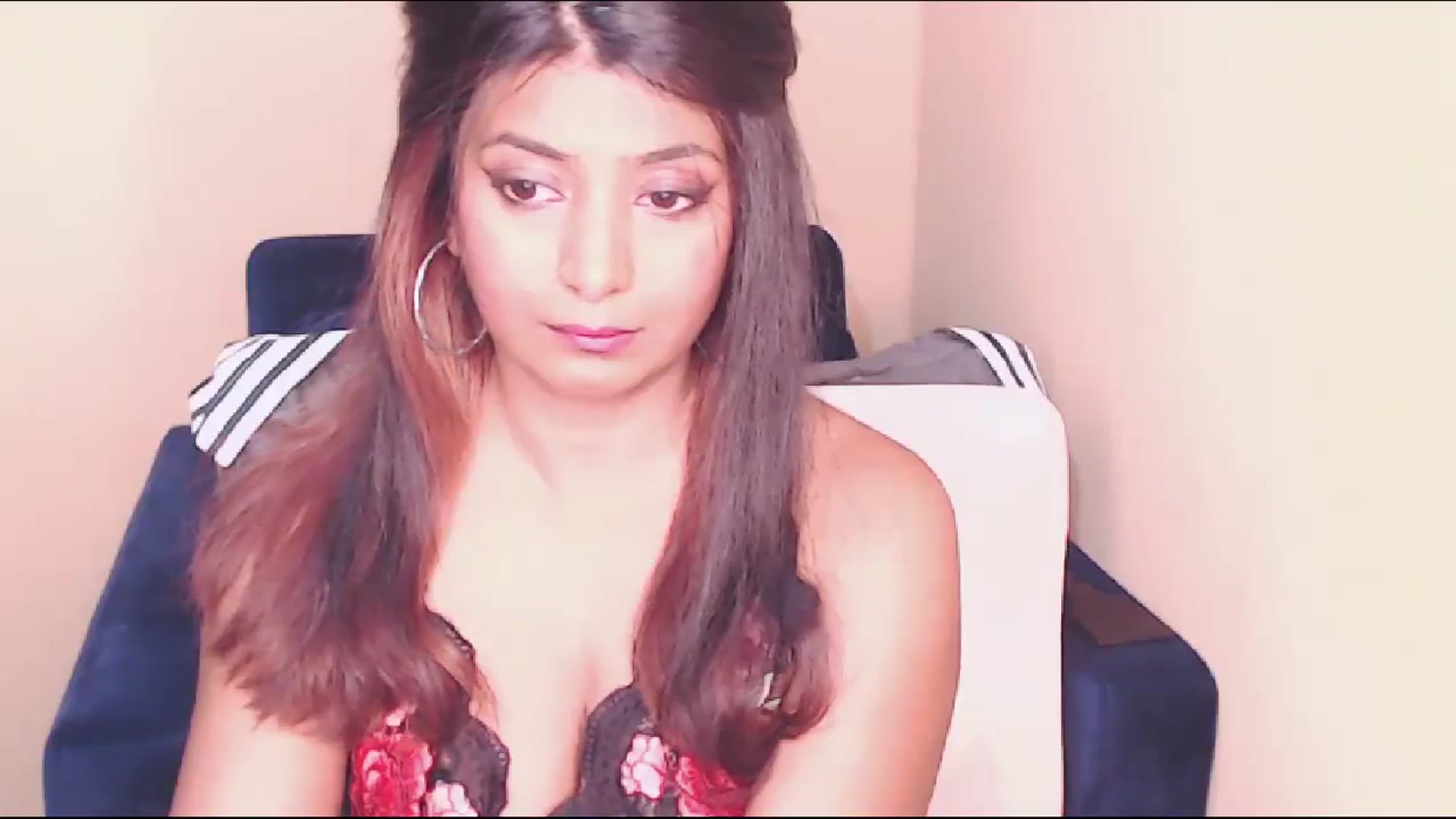 Gallery image thumbnail from QUEEN_BELLA's myfreecams stream on, 12/10/2023, 16:11 image 16 of 20
