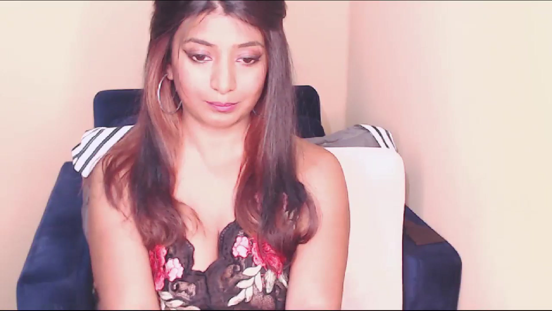 Gallery image thumbnail from QUEEN_BELLA's myfreecams stream on, 12/10/2023, 16:11 image 18 of 20