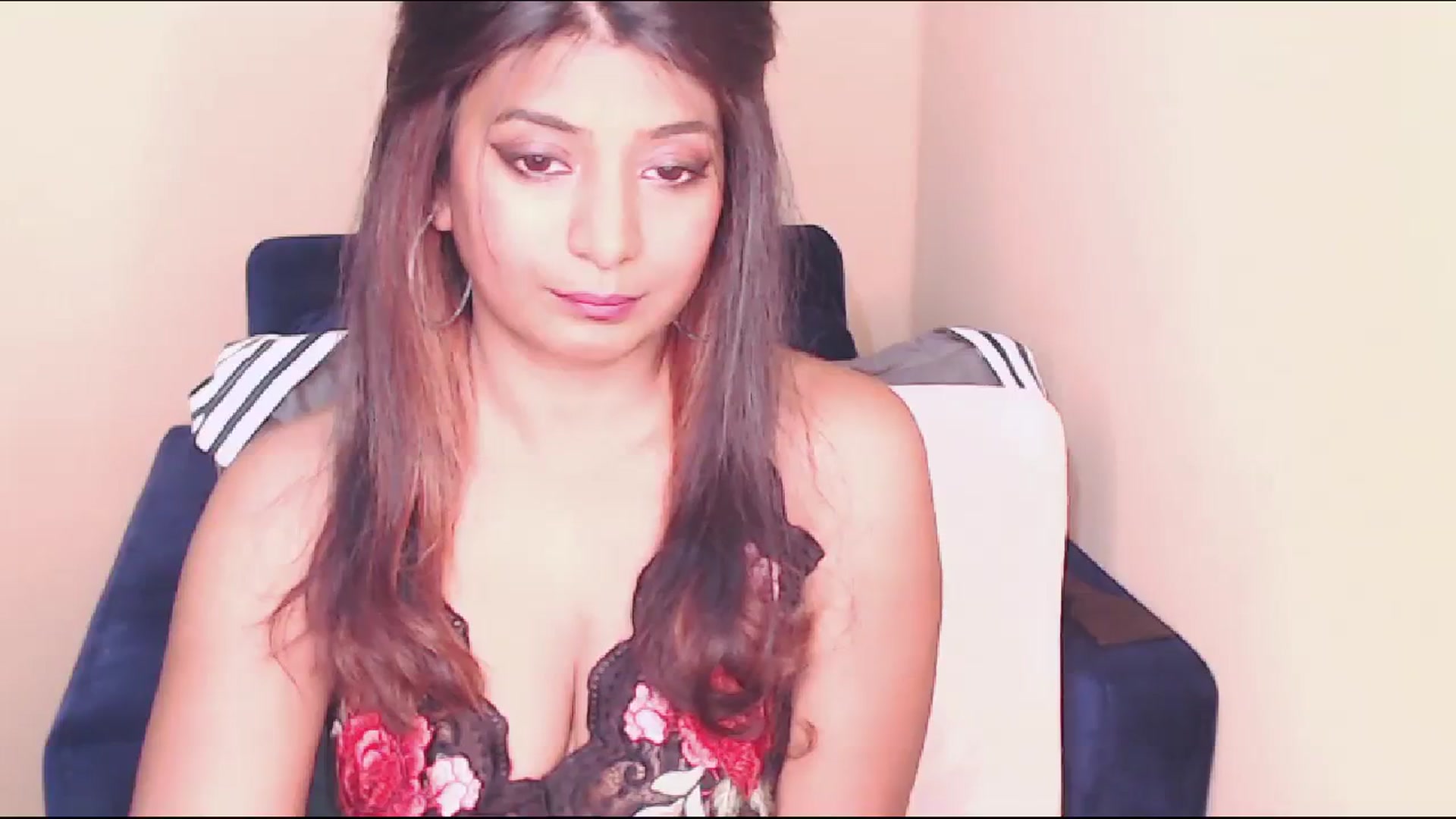 Gallery image thumbnail from QUEEN_BELLA's myfreecams stream on, 12/10/2023, 16:11 image 2 of 20