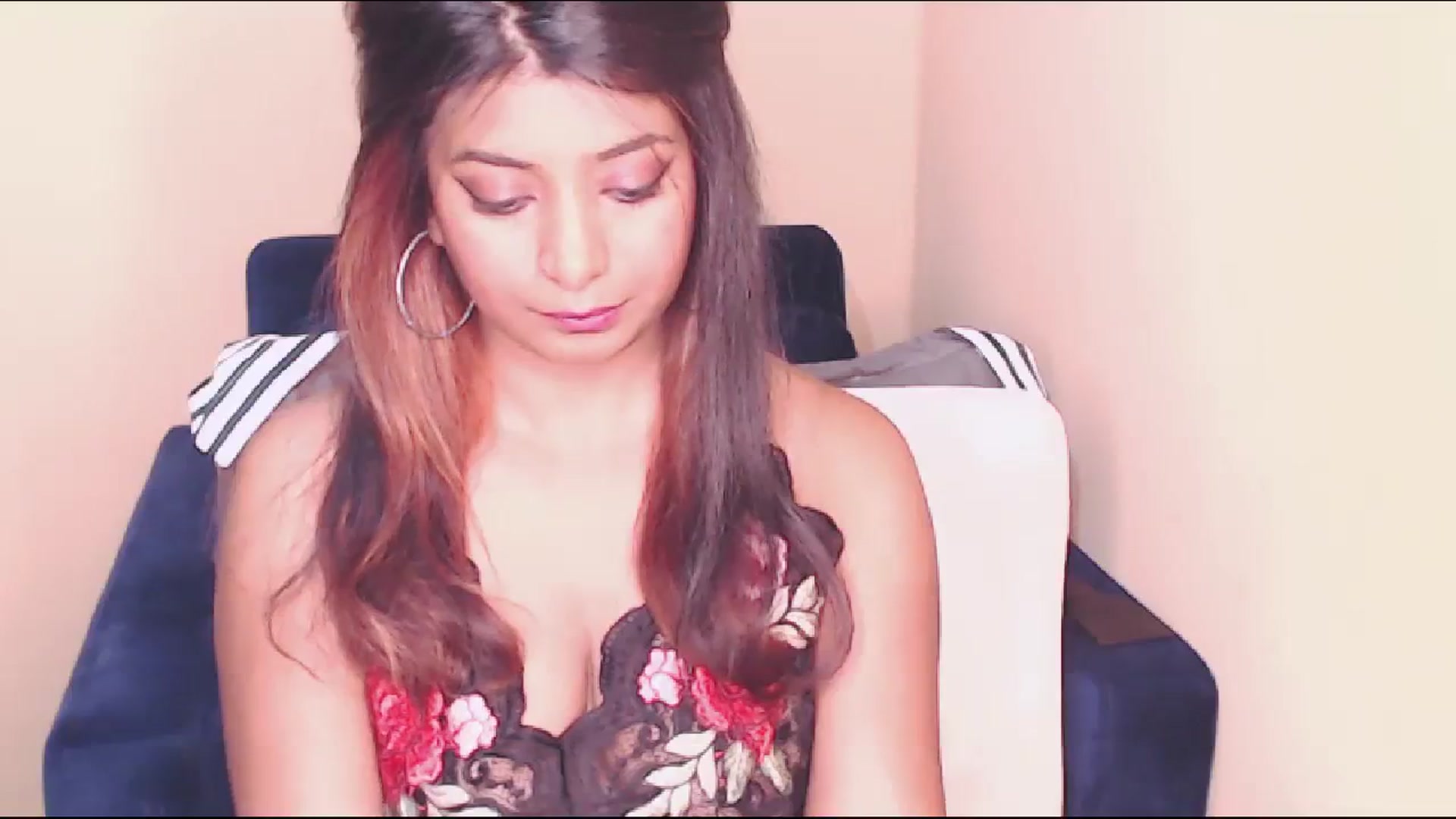 Gallery image thumbnail from QUEEN_BELLA's myfreecams stream on, 12/10/2023, 16:11 image 13 of 20