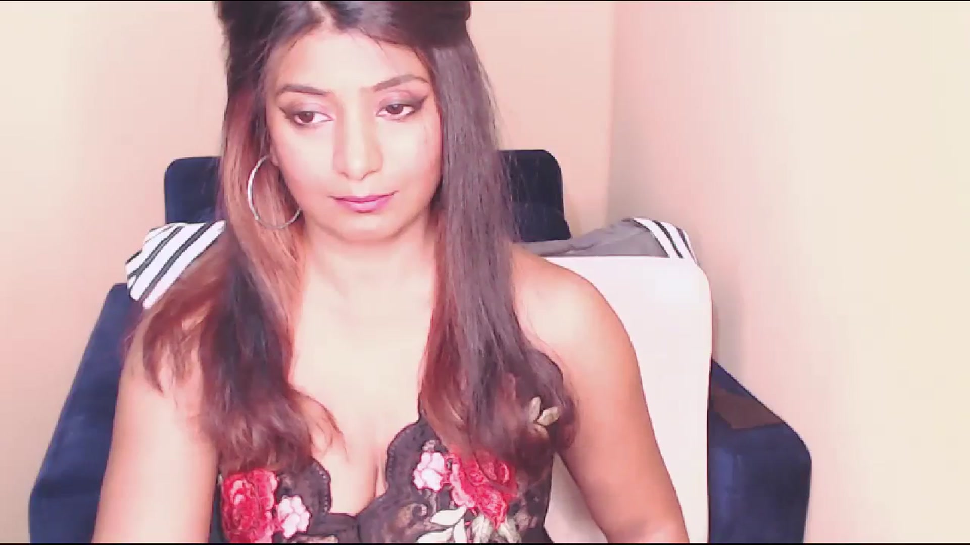 Gallery image thumbnail from QUEEN_BELLA's myfreecams stream on, 12/10/2023, 16:11 image 17 of 20