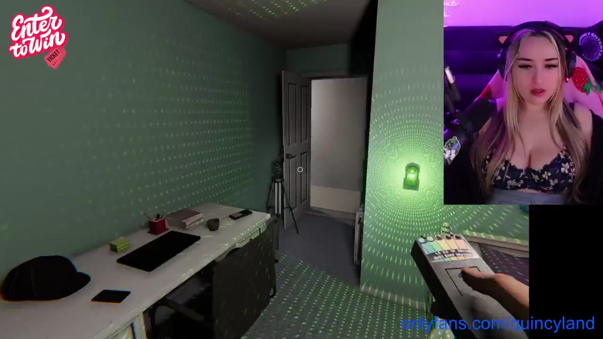 Gallery image thumbnail from QUINCY's myfreecams stream on, 11/15/2024, 01:17 image 3 of 20