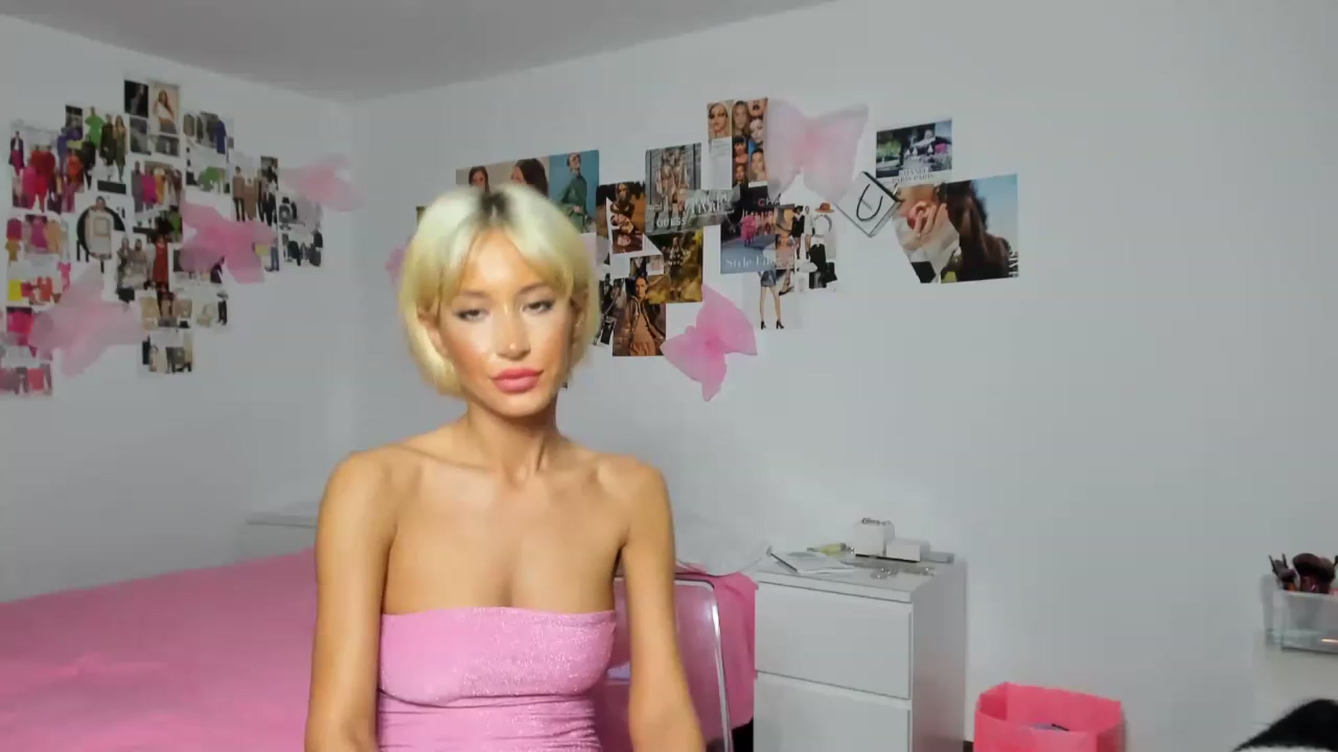 Gallery image thumbnail from Qarinah's myfreecams stream on, 12/11/2022, 20:17 image 19 of 20