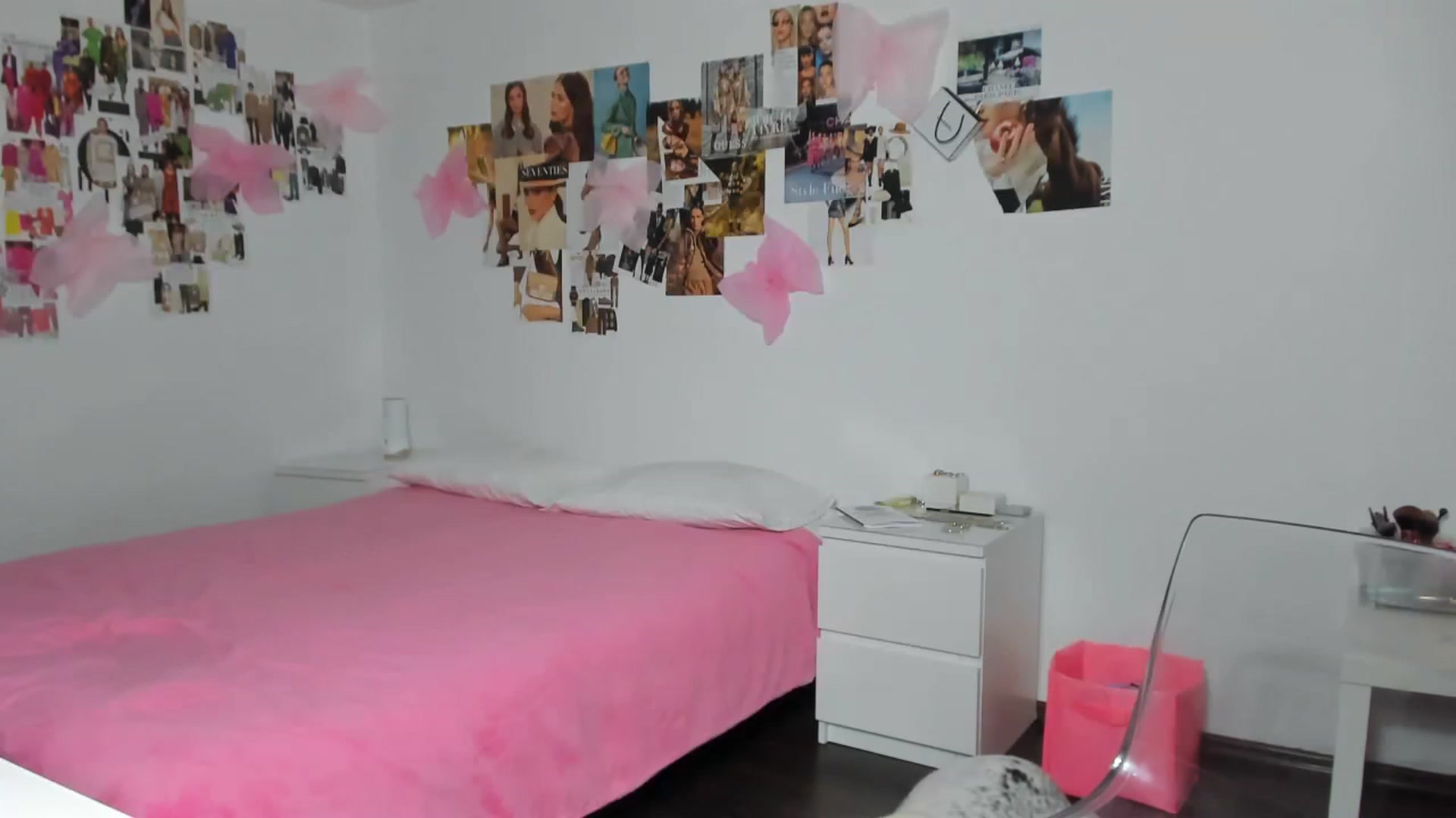 Gallery image thumbnail from Qarinah's myfreecams stream on, 12/11/2022, 20:17 image 16 of 20