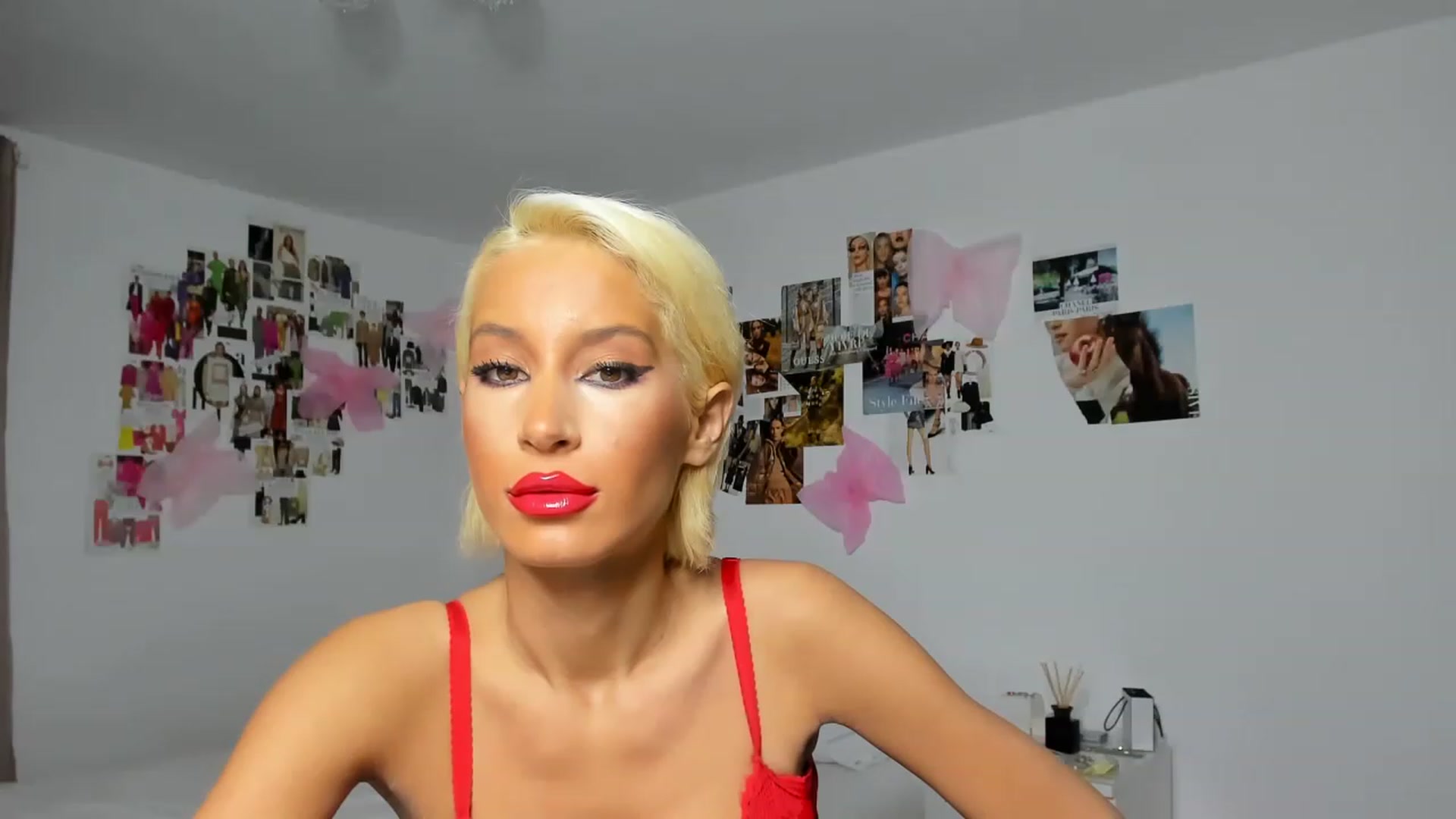 Gallery image thumbnail from Qarinah's myfreecams stream on, 12/24/2022, 20:05 image 14 of 20