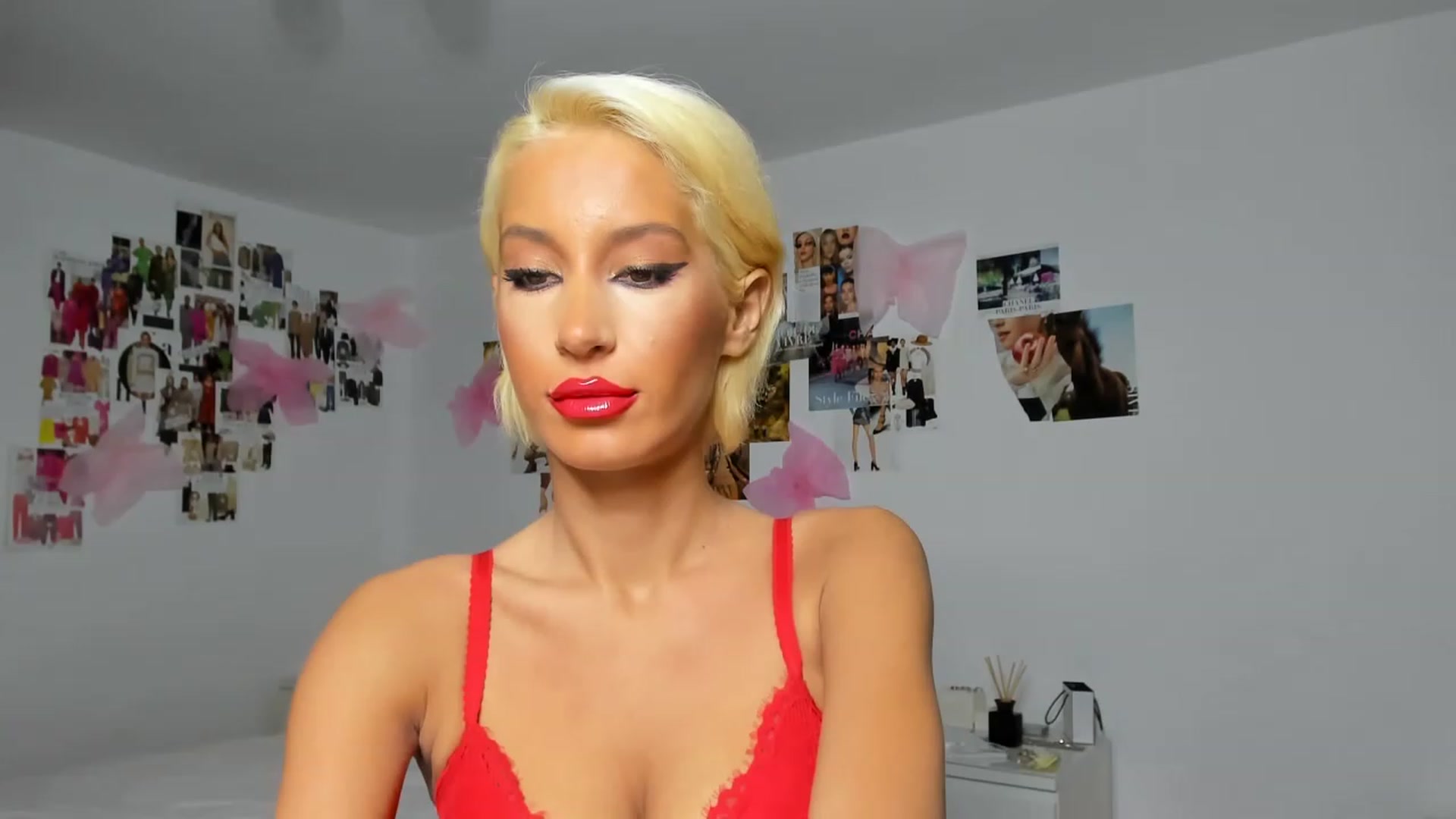 Gallery image thumbnail from Qarinah's myfreecams stream on, 12/24/2022, 20:05 image 18 of 20