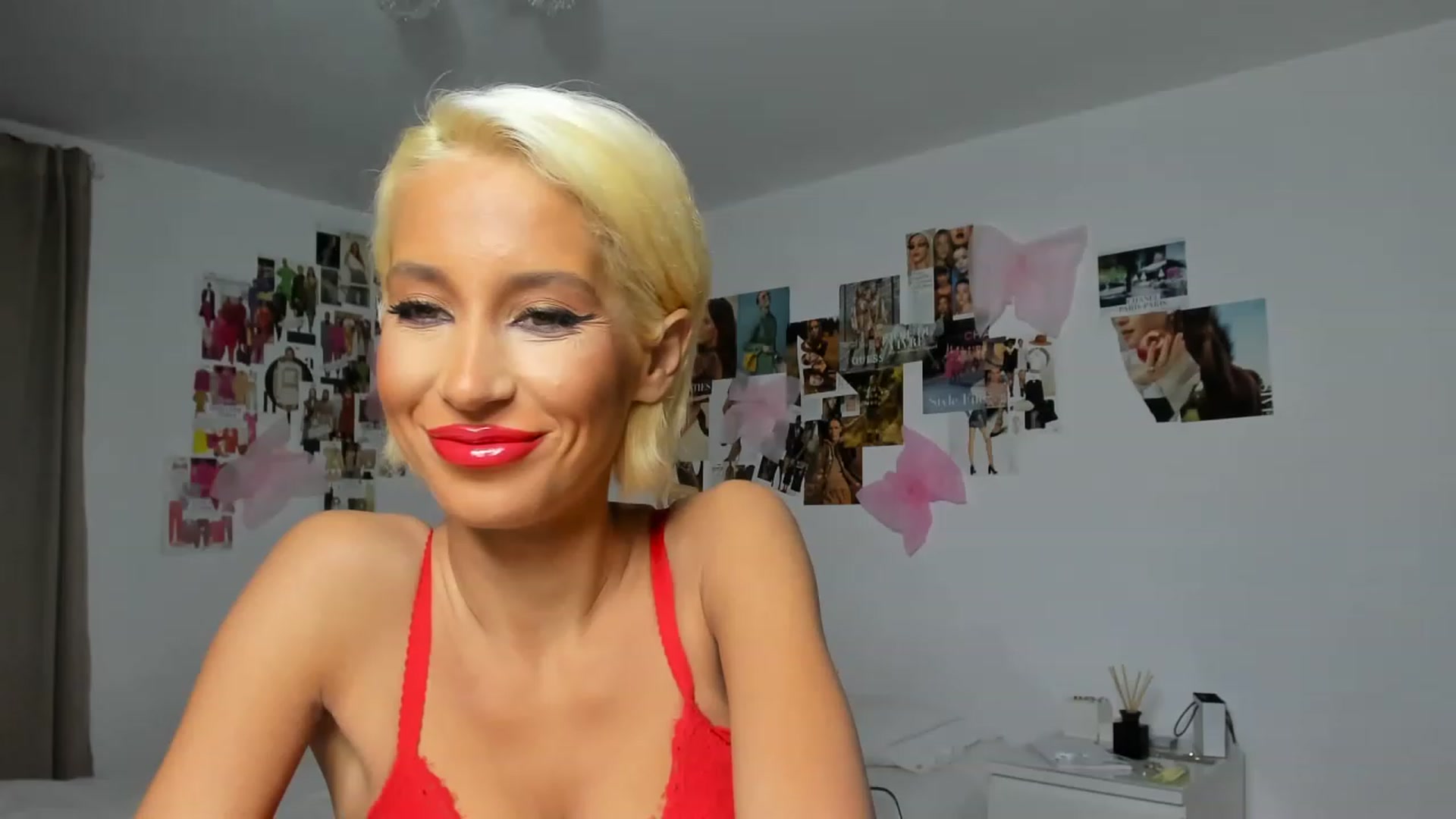 Gallery image thumbnail from Qarinah's myfreecams stream on, 12/24/2022, 20:05 image 10 of 20
