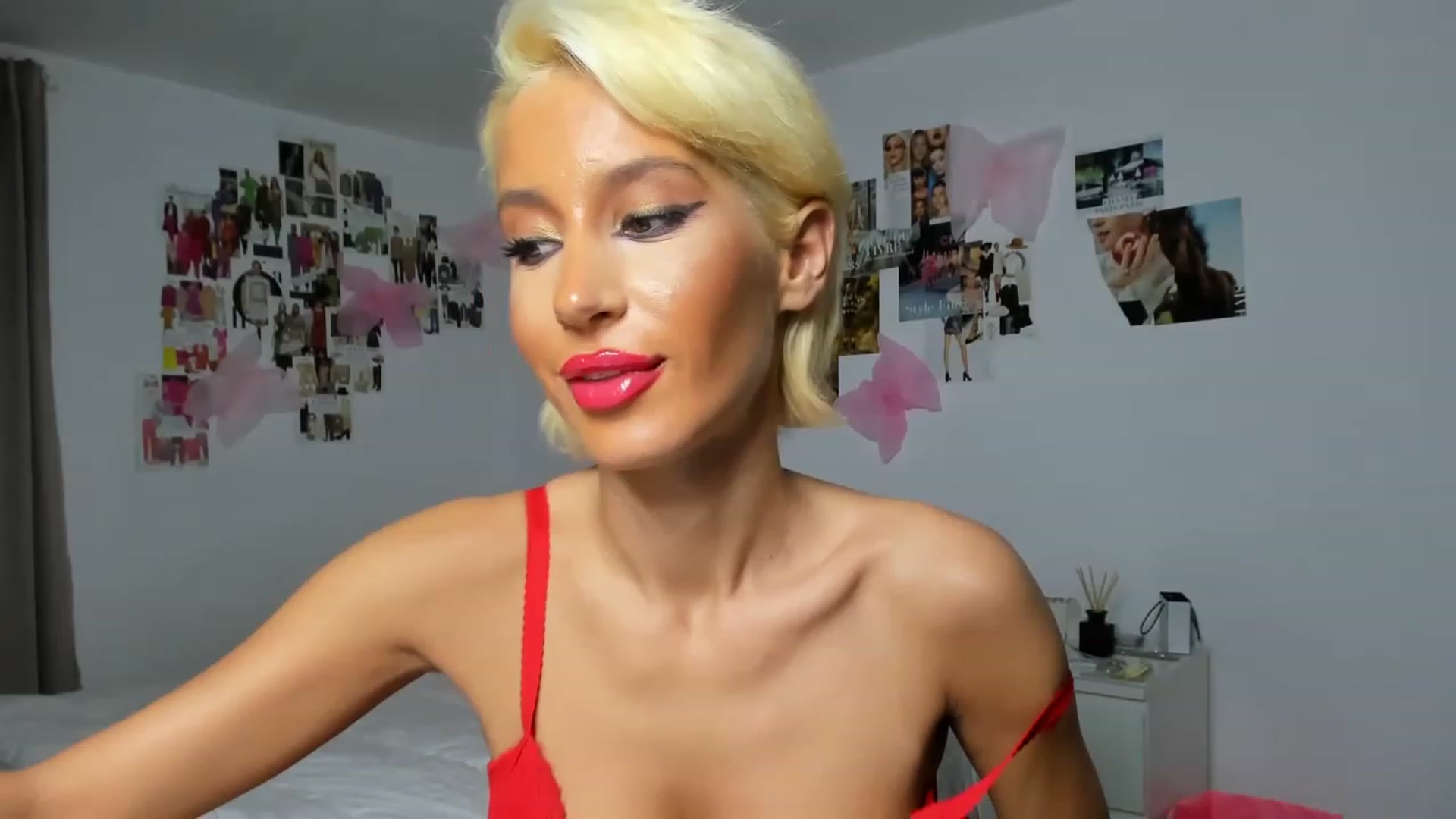 Gallery image thumbnail from Qarinah's myfreecams stream on, 12/25/2022, 05:41 image 8 of 20