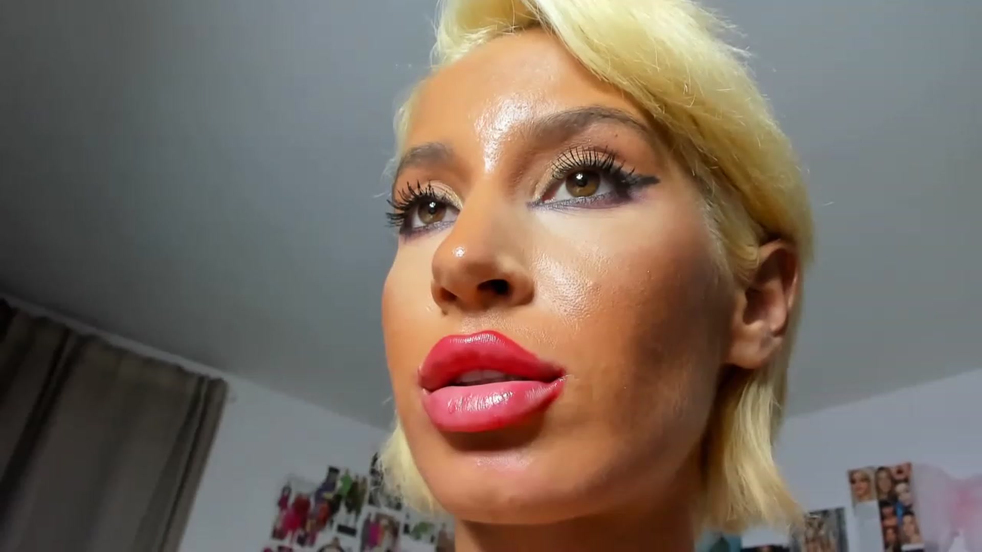 Gallery image thumbnail from Qarinah's myfreecams stream on, 12/25/2022, 05:41 image 14 of 20
