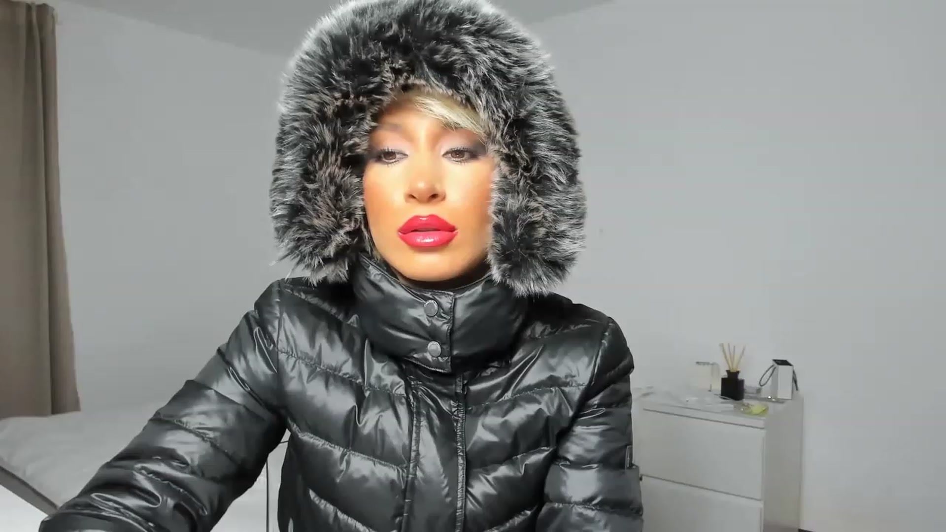 Gallery image thumbnail from Qarinah's myfreecams stream on, 12/25/2022, 22:04 image 7 of 20