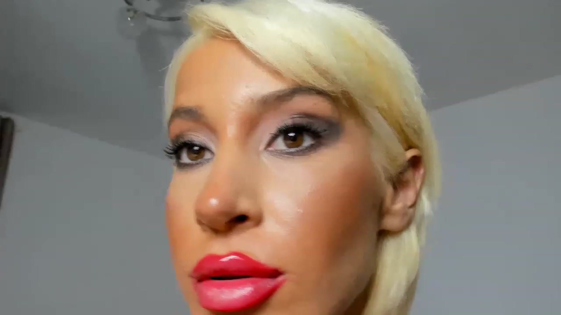 Gallery image thumbnail from Qarinah's myfreecams stream on, 12/26/2022, 01:47 image 2 of 20