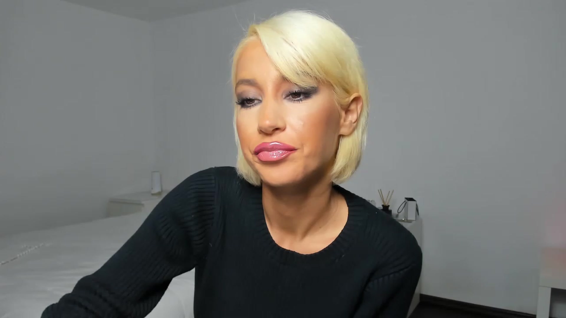 Gallery image thumbnail from Qarinah's myfreecams stream on, 12/26/2022, 23:36 image 5 of 20