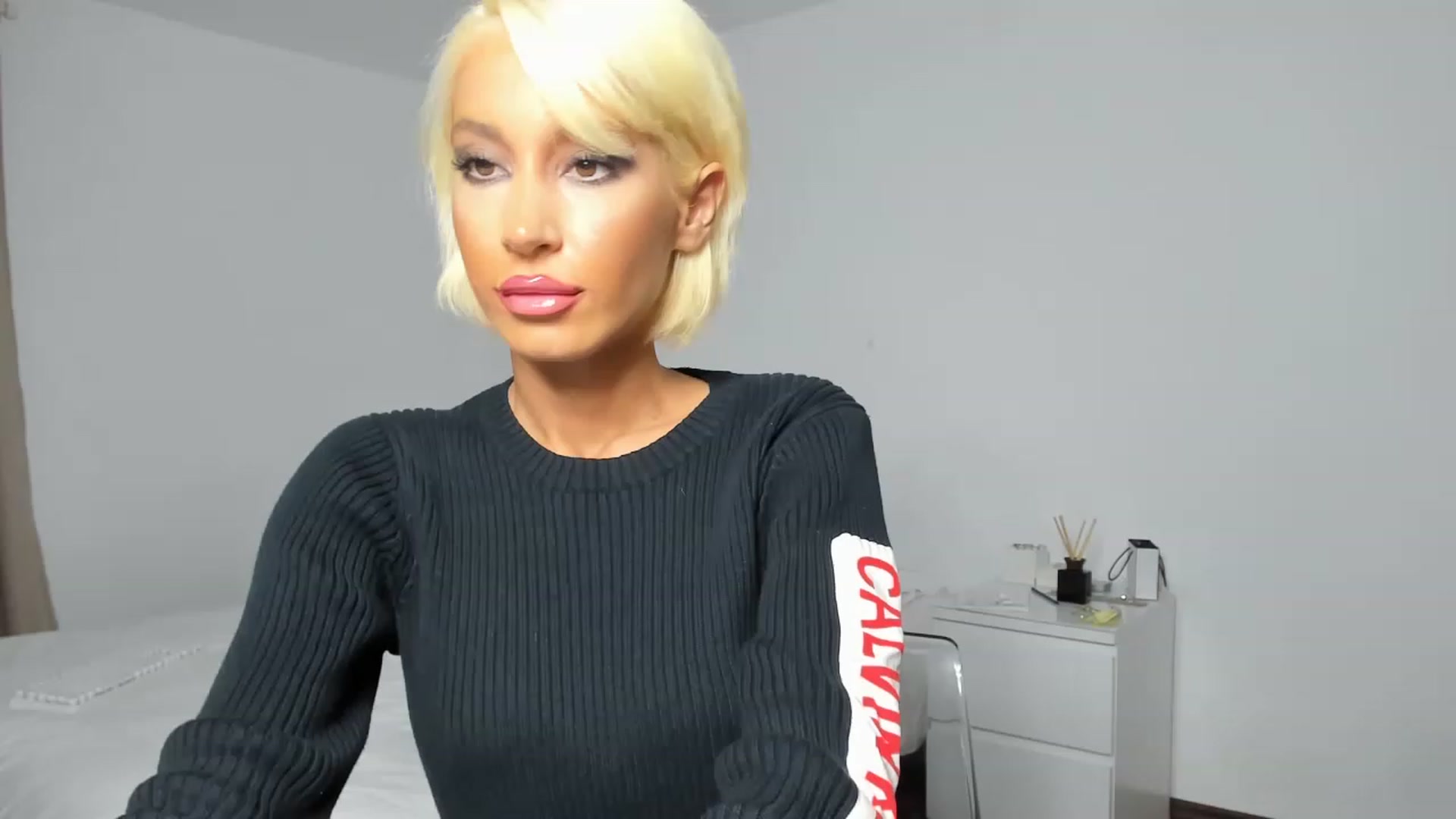 Gallery image thumbnail from Qarinah's myfreecams stream on, 12/27/2022, 02:02 image 17 of 20