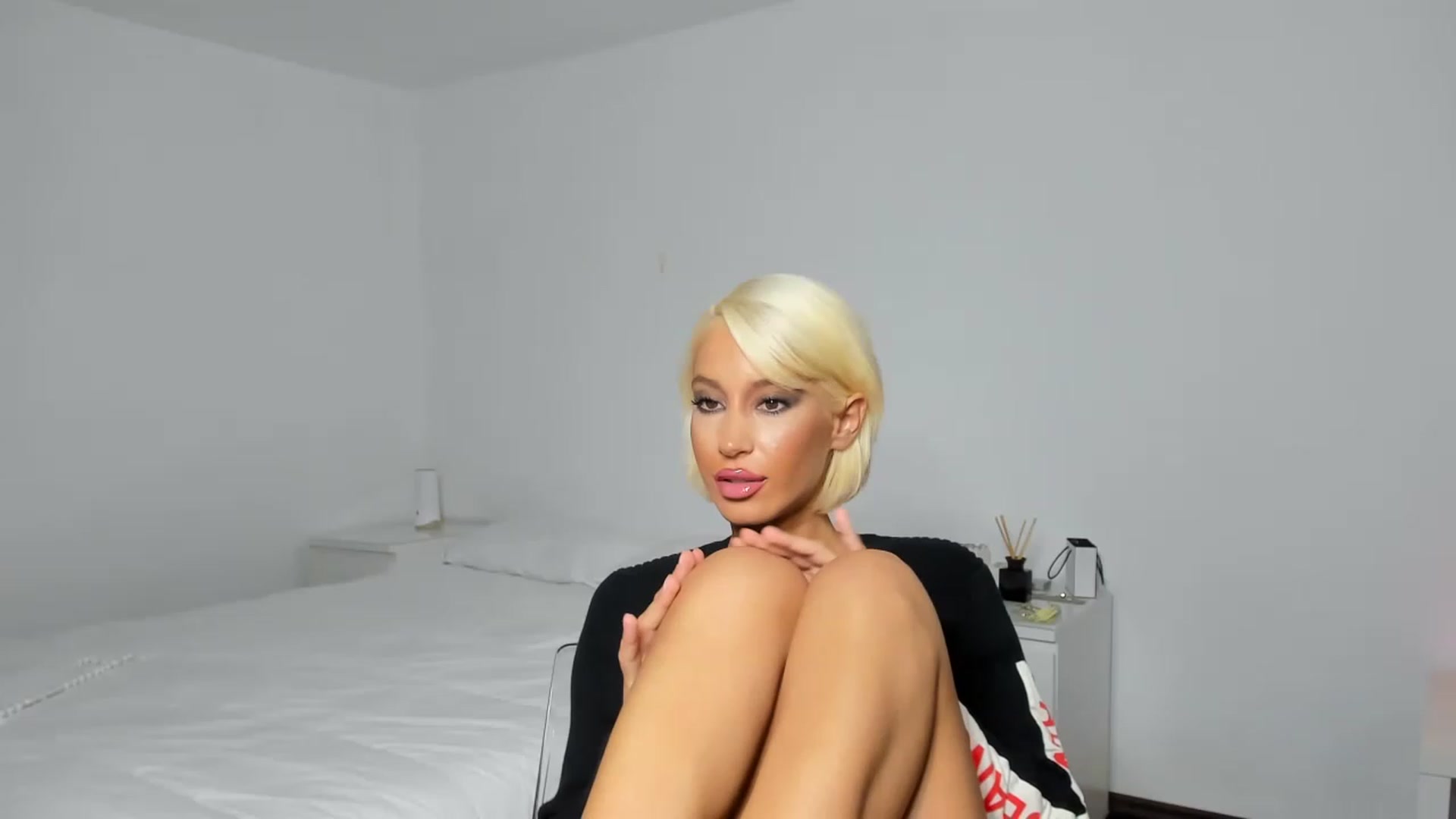 Gallery image thumbnail from Qarinah's myfreecams stream on, 12/27/2022, 02:02 image 13 of 20