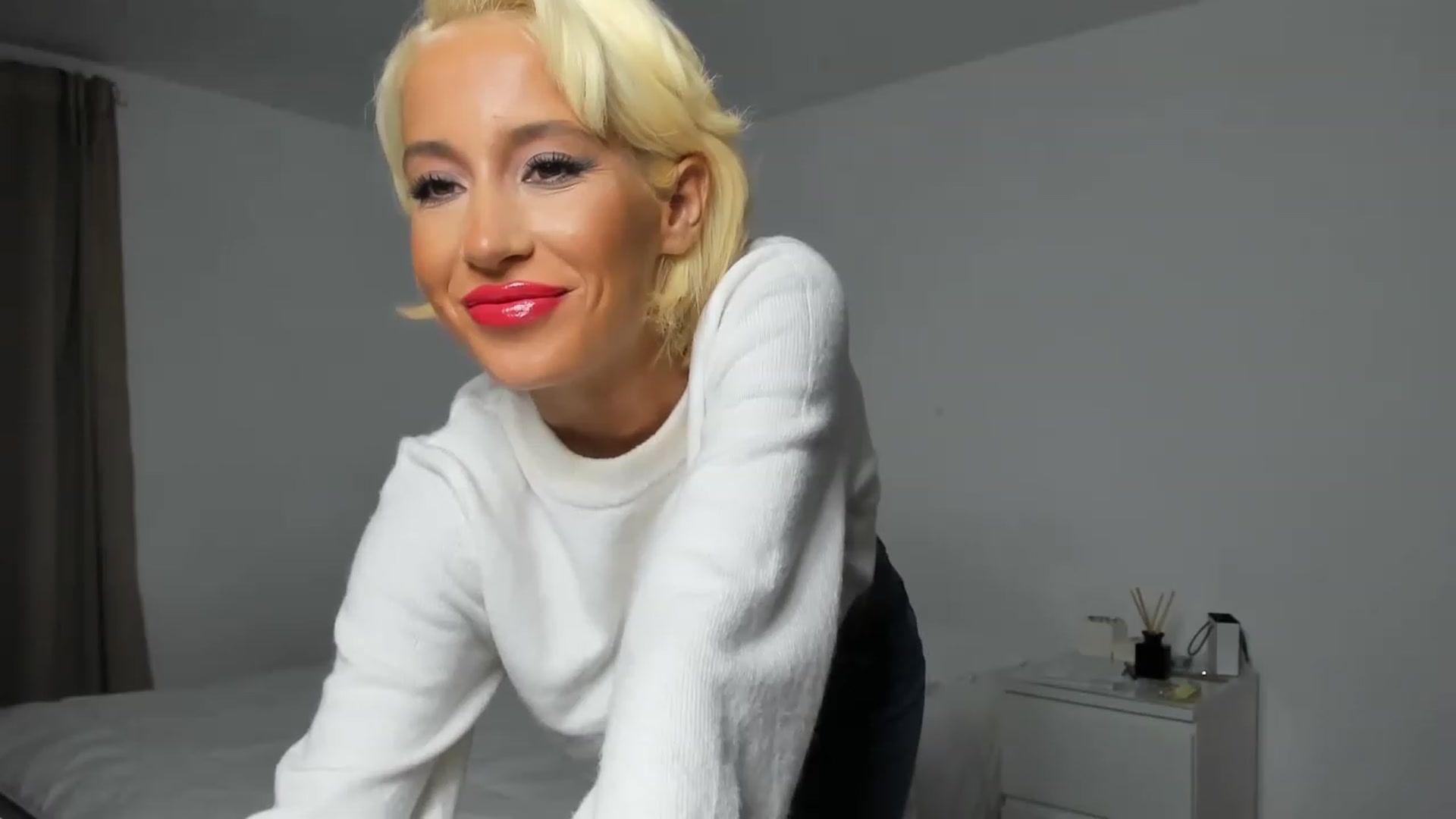 Gallery image thumbnail from Qarinah's myfreecams stream on, 12/28/2022, 22:39 image 19 of 20