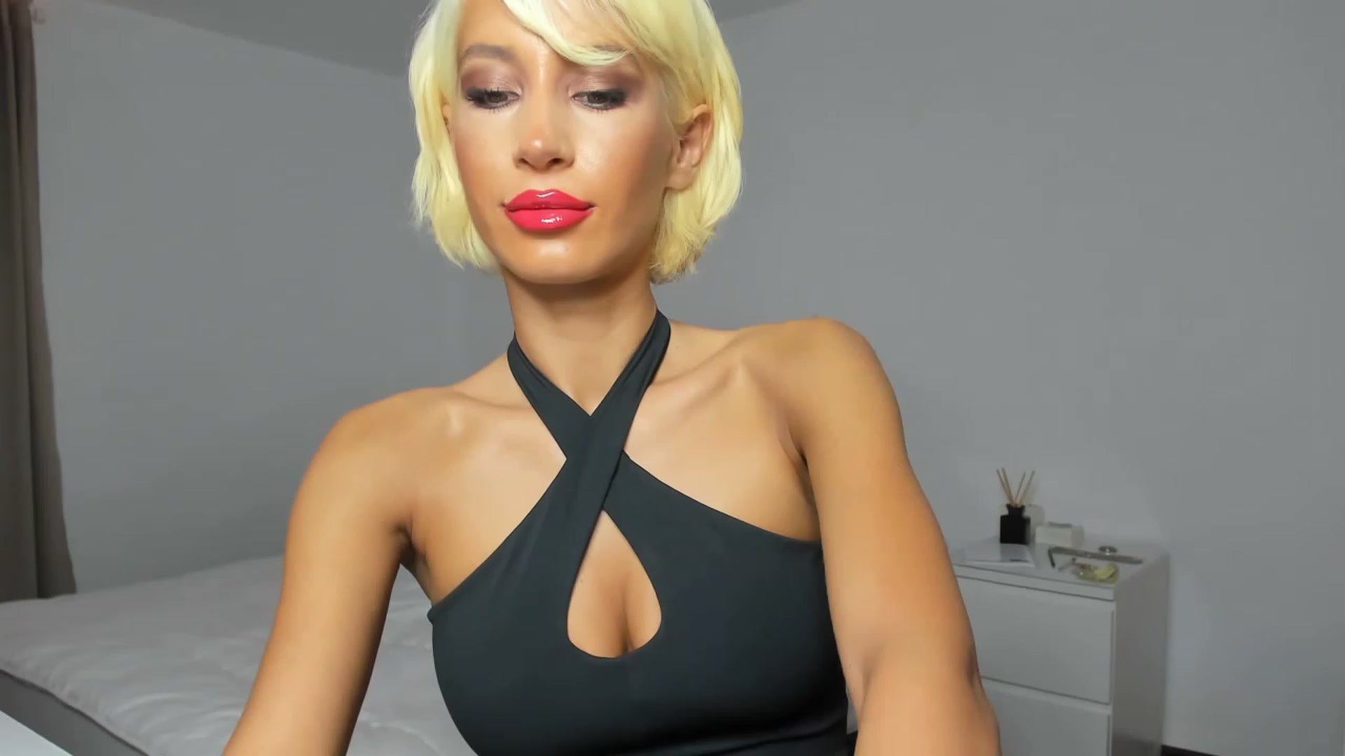 Gallery image thumbnail from Qarinah's myfreecams stream on, 12/31/2022, 11:32 image 9 of 20