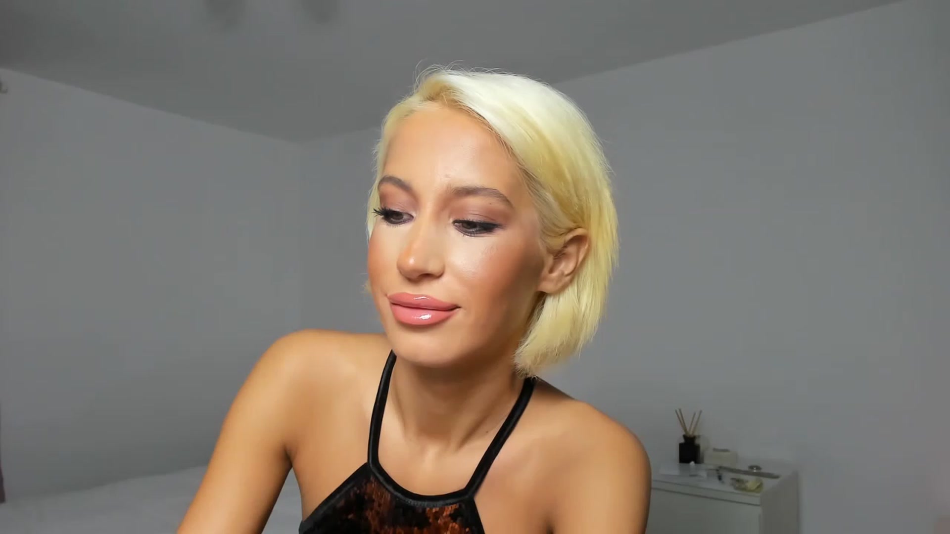 Gallery image thumbnail from Qarinah's myfreecams stream on, 01/02/2023, 23:14 image 16 of 20