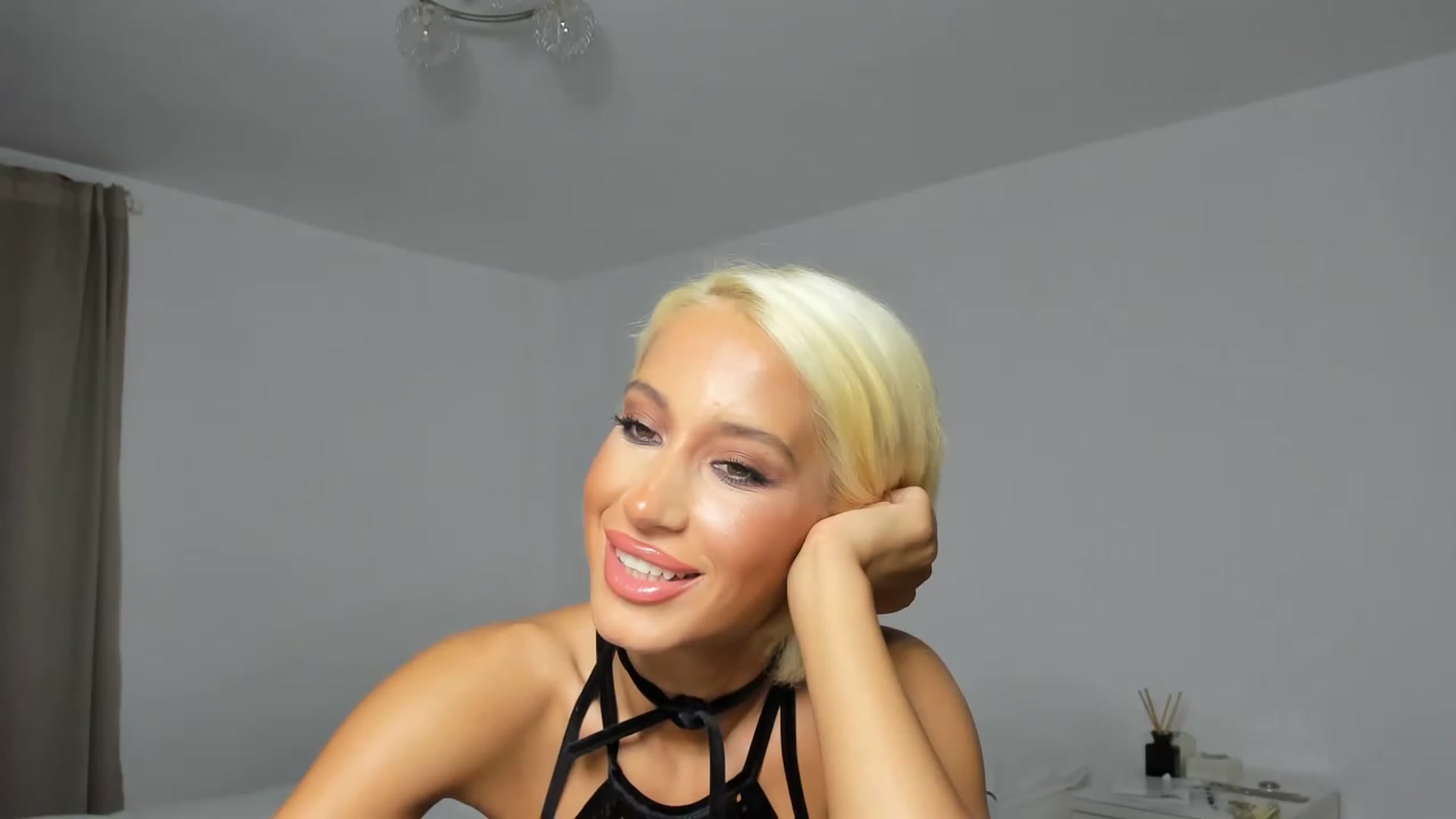 Gallery image thumbnail from Qarinah's myfreecams stream on, 01/03/2023, 03:20 image 16 of 20