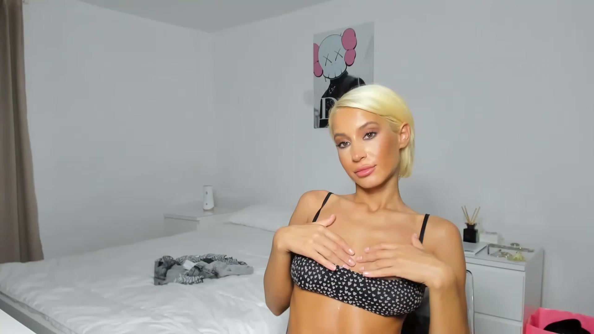 Gallery image thumbnail from Qarinah's myfreecams stream on, 01/04/2023, 07:06 image 3 of 20