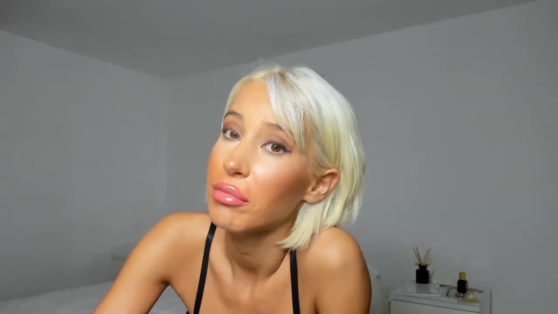 Gallery image thumbnail from Qarinah's myfreecams stream on, 01/07/2023, 11:30 image 20 of 20
