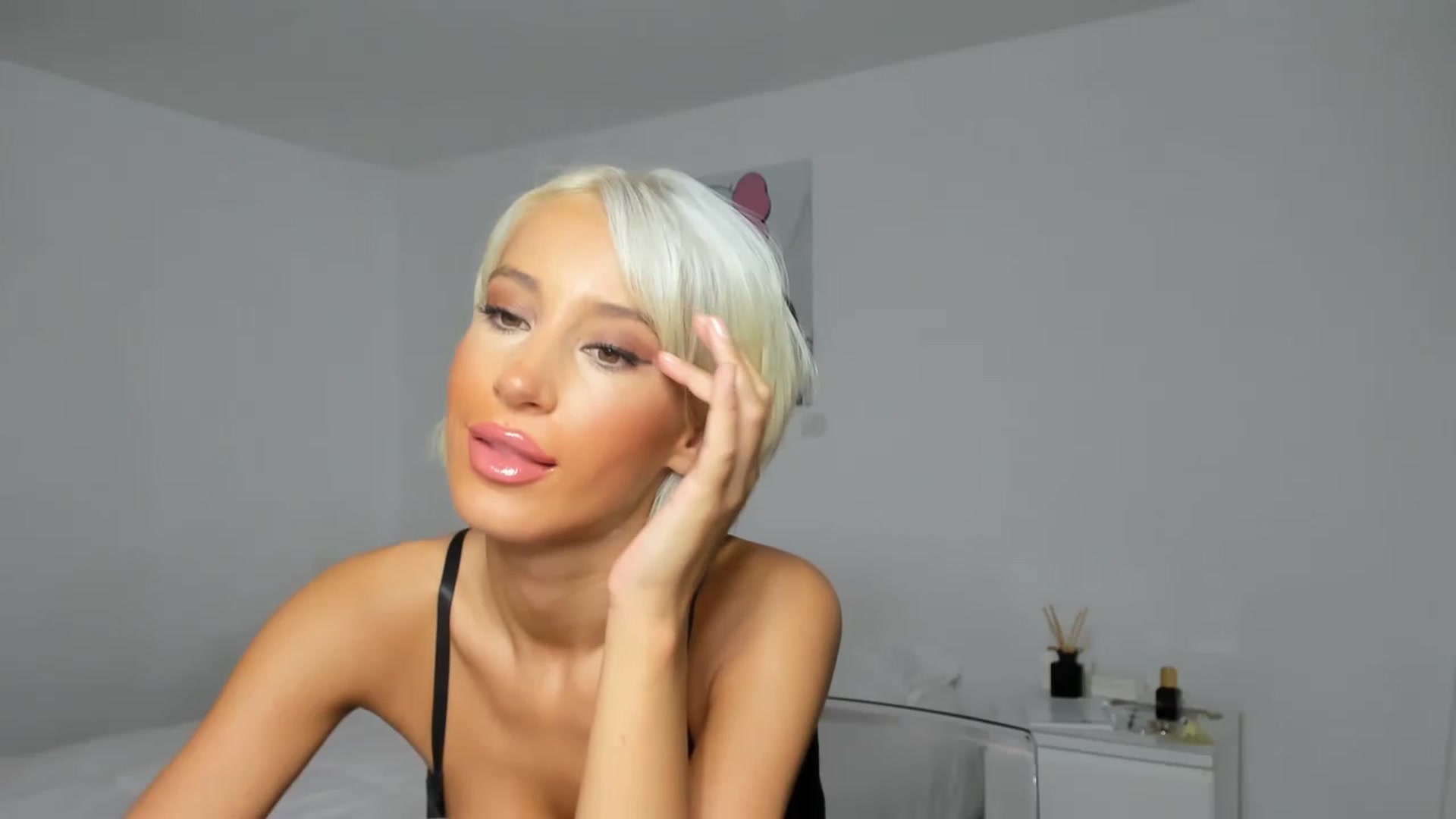 Gallery image thumbnail from Qarinah's myfreecams stream on, 01/07/2023, 11:30 image 2 of 20
