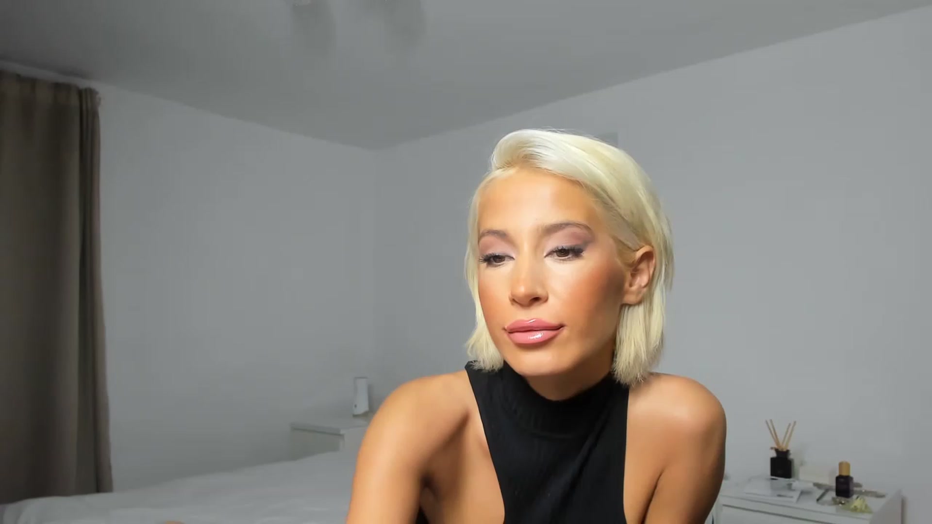 Gallery image thumbnail from Qarinah's myfreecams stream on, 01/08/2023, 21:09 image 3 of 20