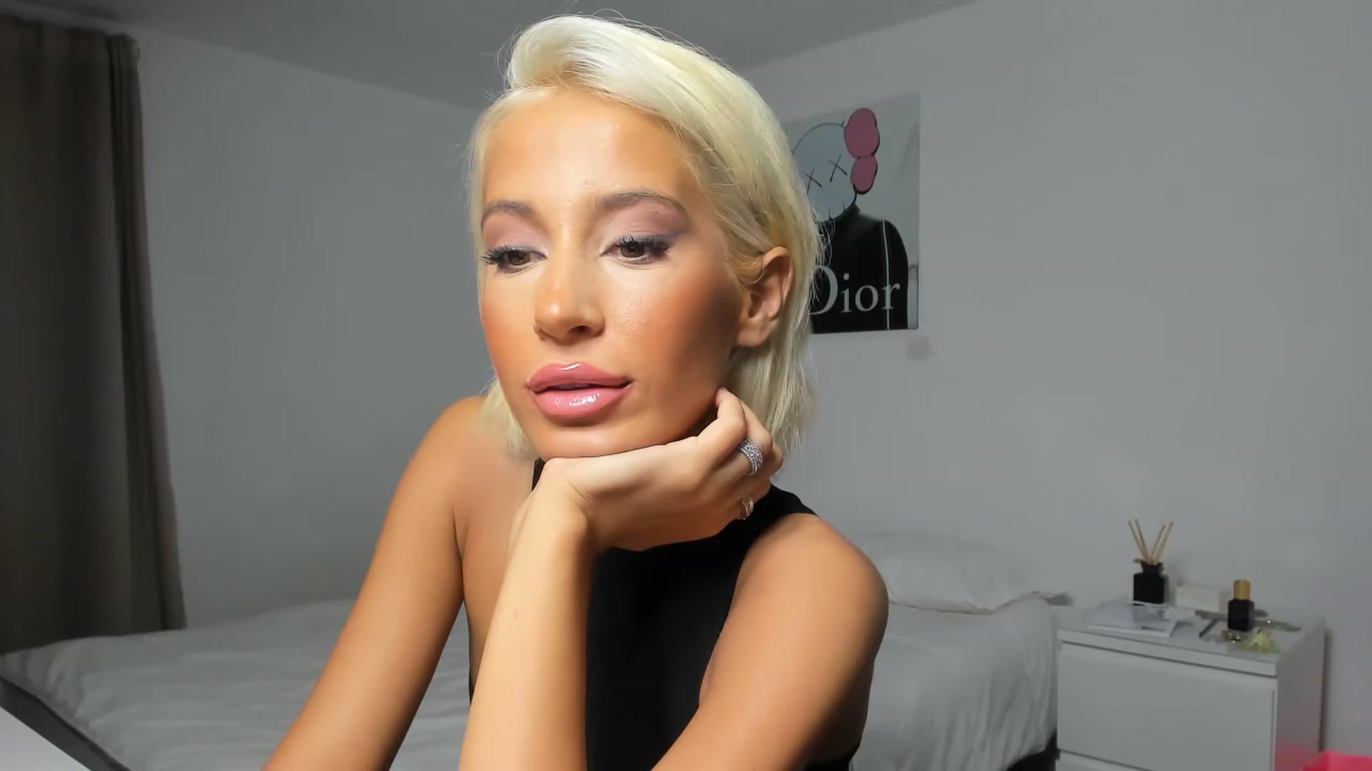 Gallery image thumbnail from Qarinah's myfreecams stream on, 01/08/2023, 21:09 image 9 of 20