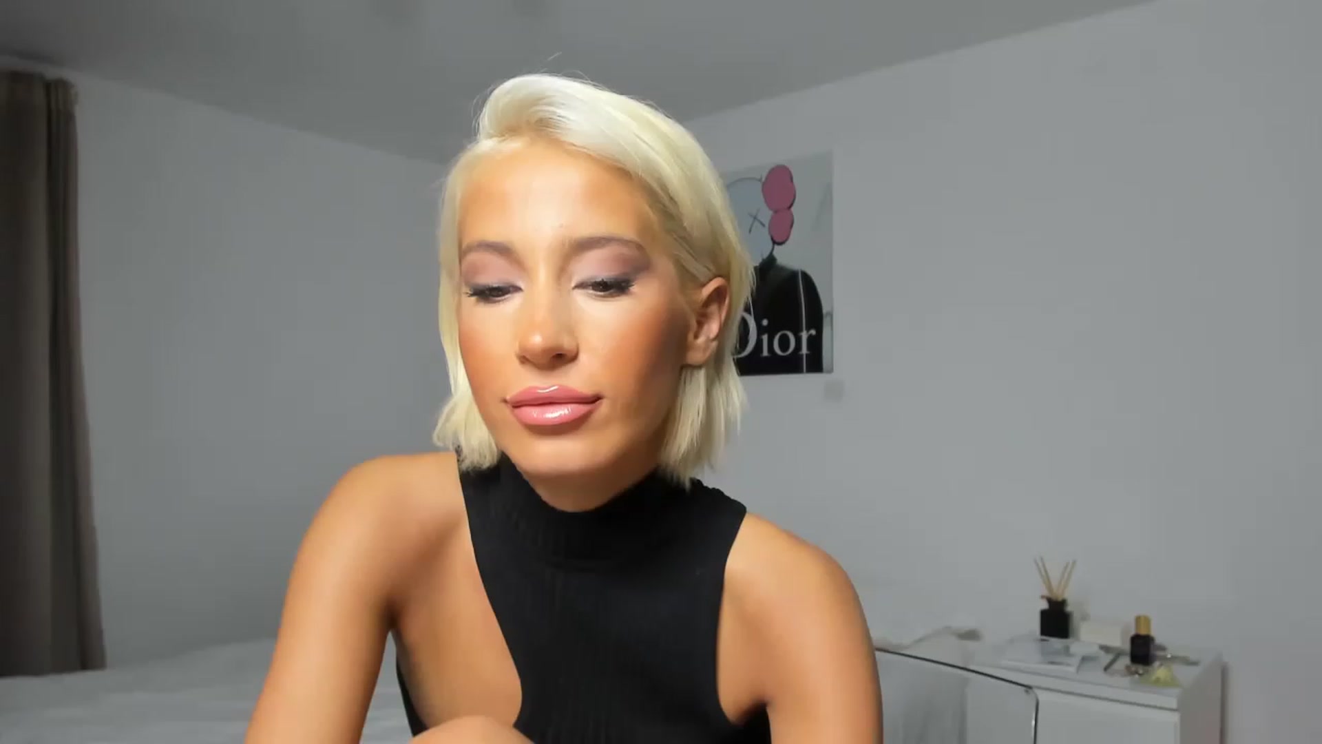Gallery image thumbnail from Qarinah's myfreecams stream on, 01/08/2023, 21:09 image 13 of 20