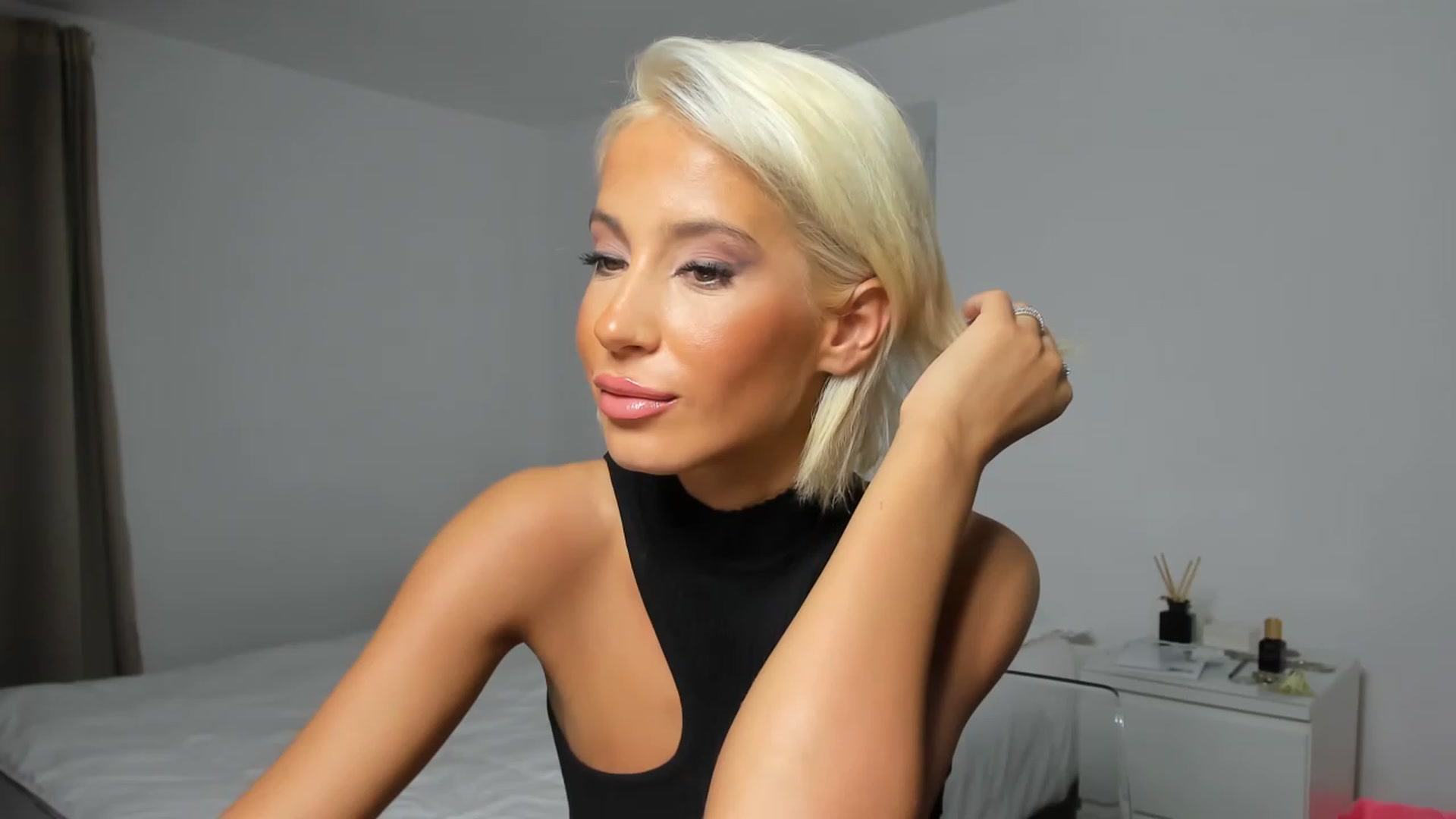 Gallery image thumbnail from Qarinah's myfreecams stream on, 01/08/2023, 21:09 image 19 of 20