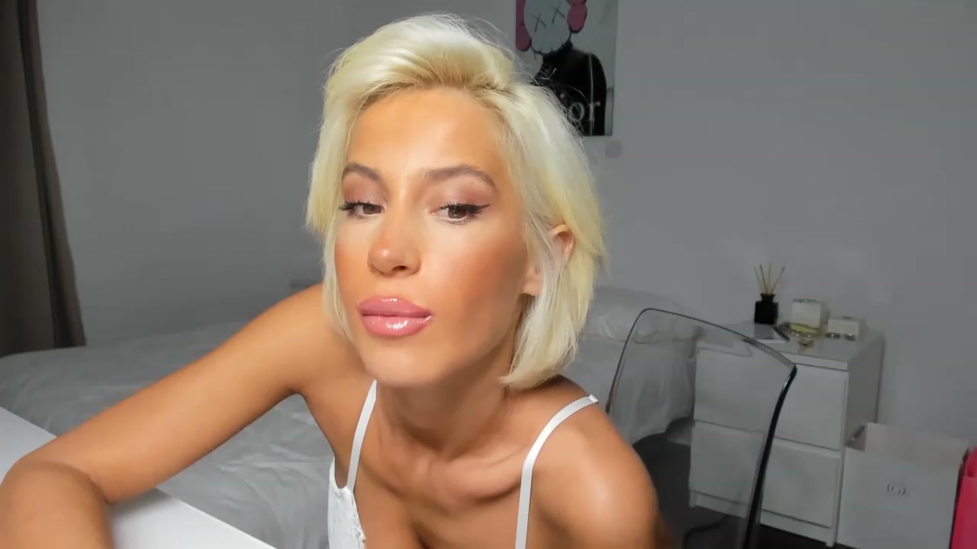 Gallery image thumbnail from Qarinah's myfreecams stream on, 01/15/2023, 14:54 image 5 of 20