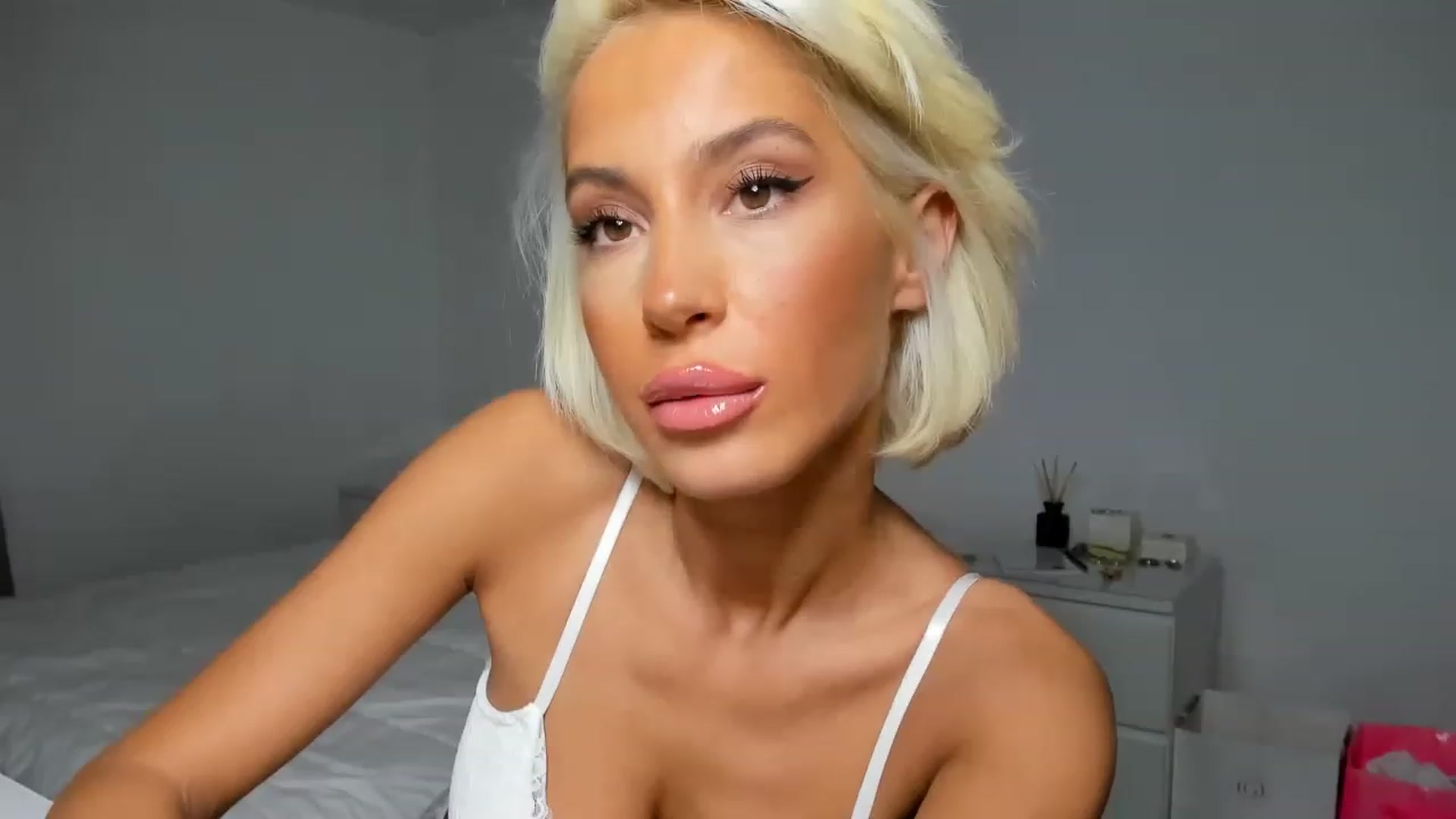 Gallery image thumbnail from Qarinah's myfreecams stream on, 01/15/2023, 14:54 image 8 of 20