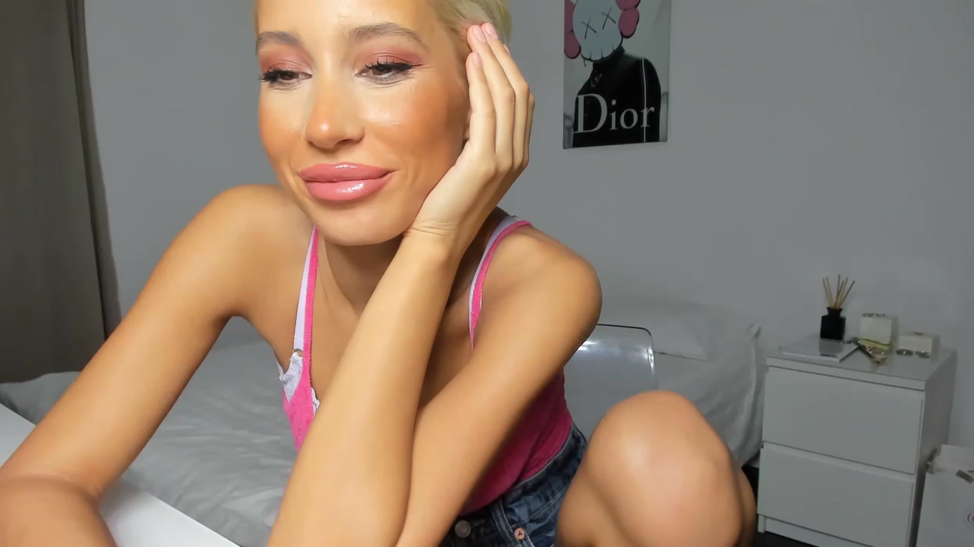 Gallery image thumbnail from Qarinah's myfreecams stream on, 01/18/2023, 23:53 image 20 of 20