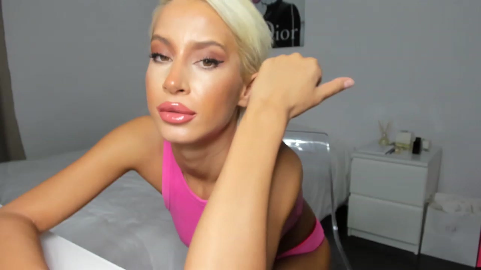 Gallery image thumbnail from Qarinah's myfreecams stream on, 01/20/2023, 02:01 image 18 of 20