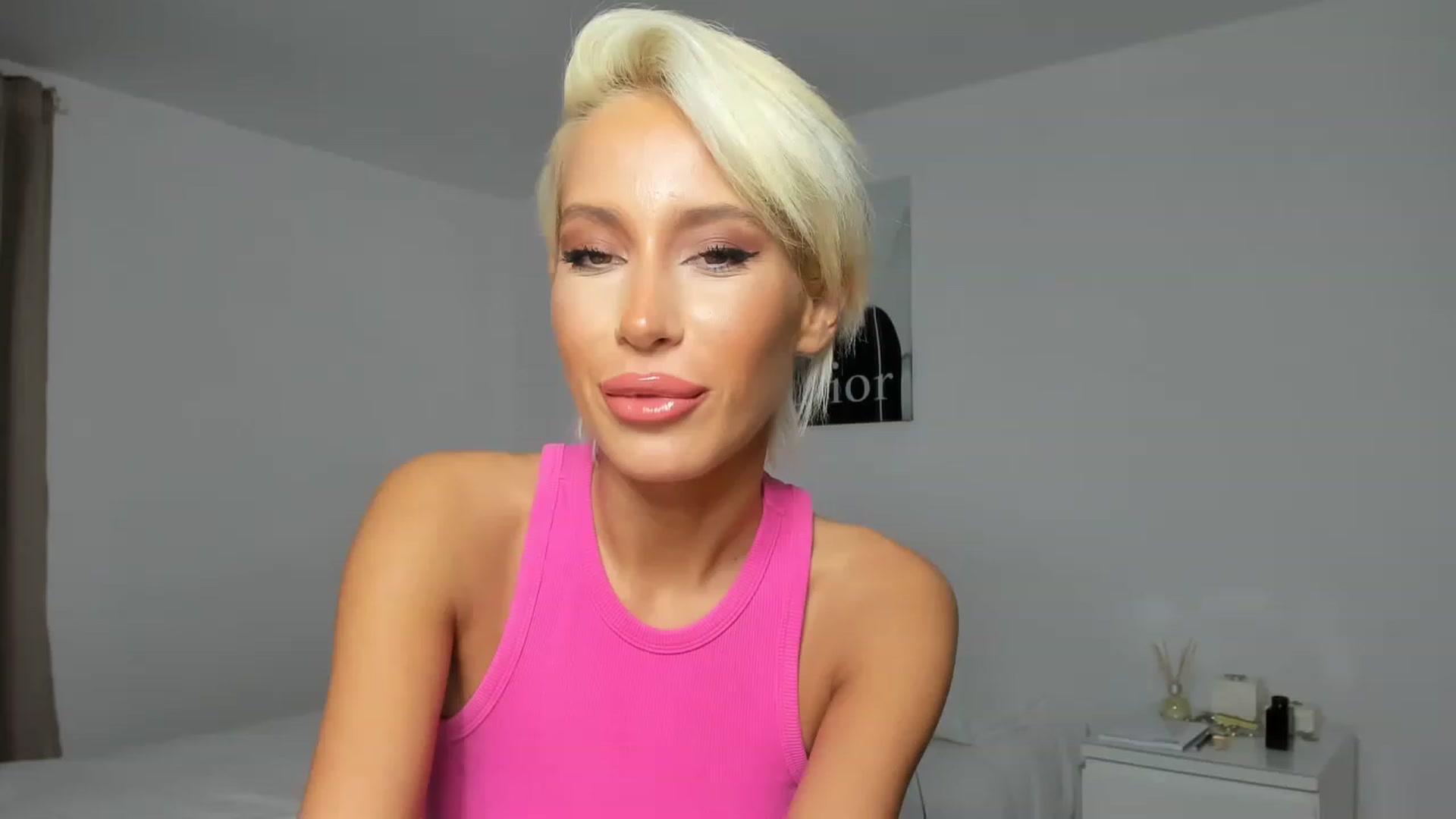 Gallery image thumbnail from Qarinah's myfreecams stream on, 01/20/2023, 02:01 image 13 of 20