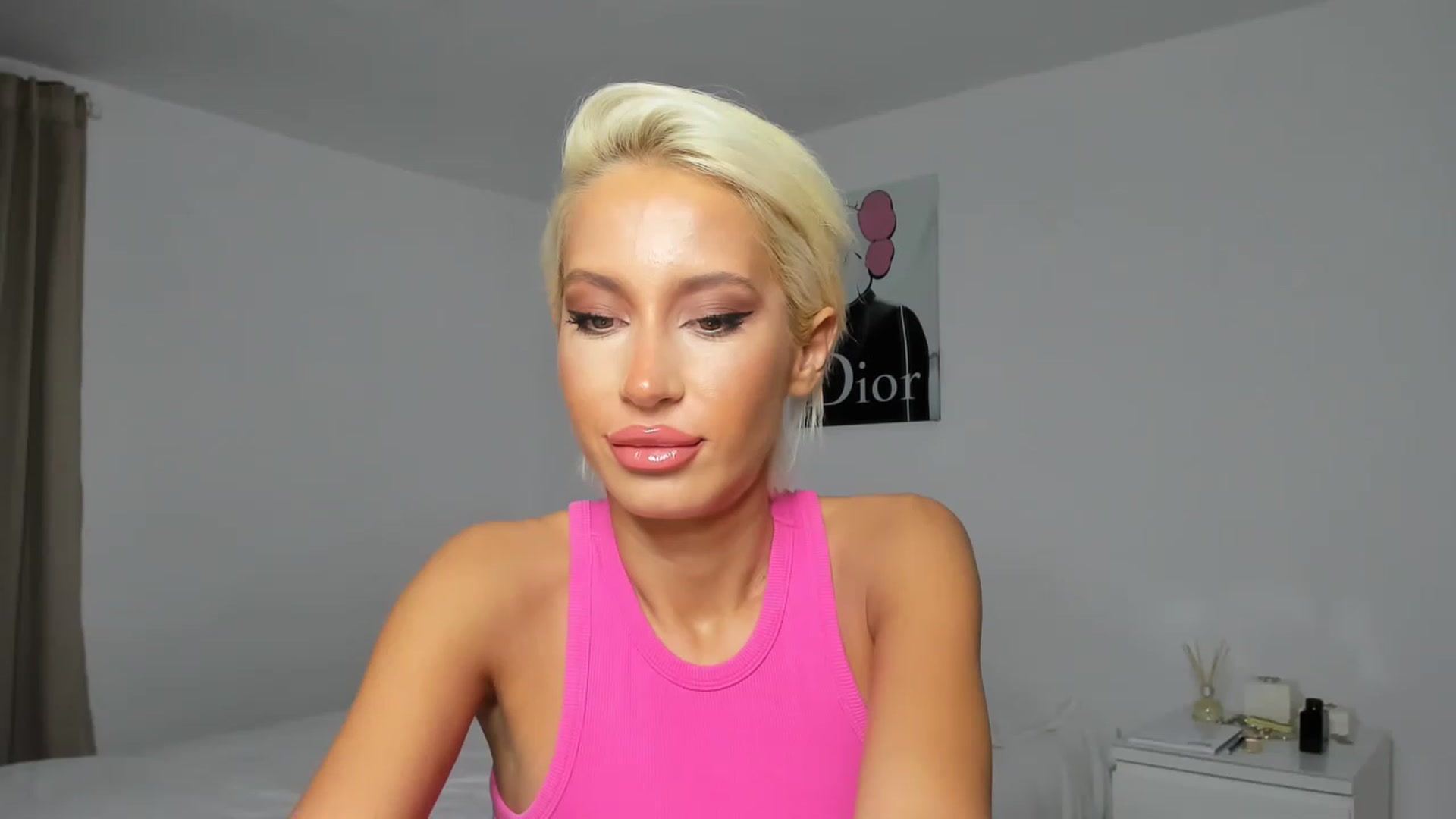 Gallery image thumbnail from Qarinah's myfreecams stream on, 01/20/2023, 02:01 image 8 of 20