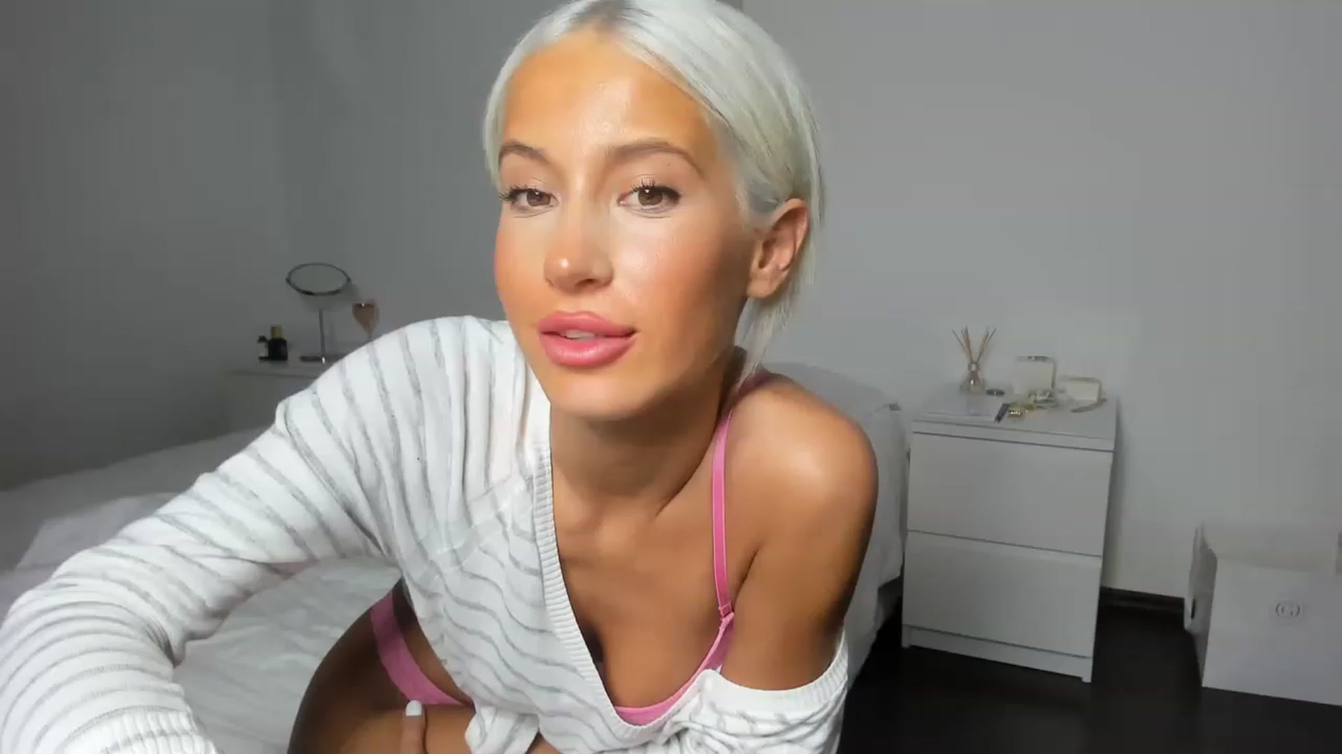 Gallery image thumbnail from Qarinah's myfreecams stream on, 02/07/2023, 01:49 image 3 of 20