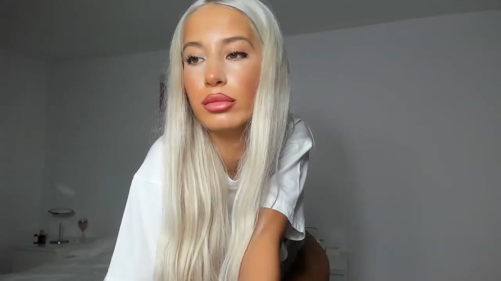 Gallery image thumbnail from Qarinah's myfreecams stream on, 02/09/2023, 20:51 image 1 of 20