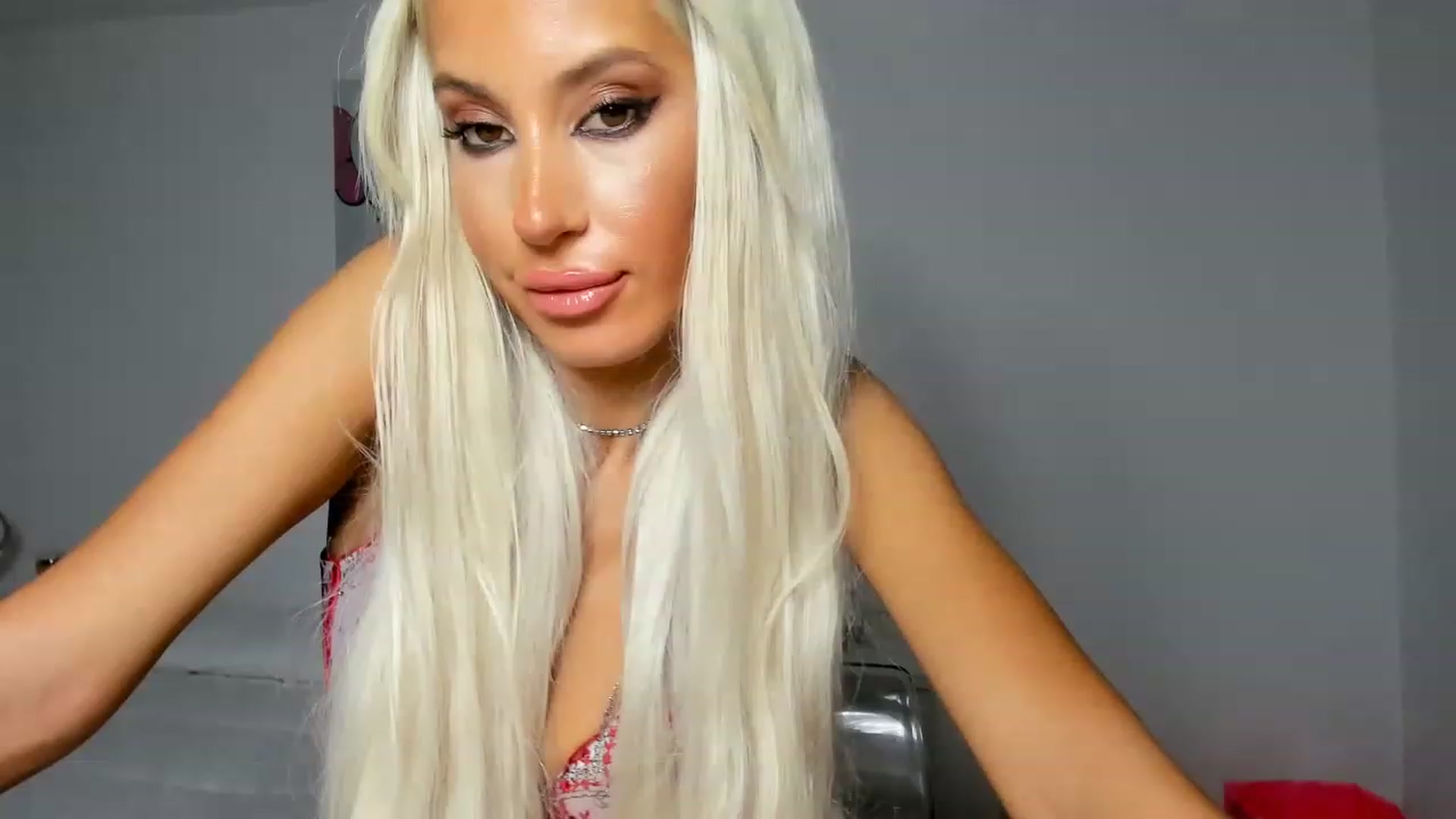 Gallery image thumbnail from Qarinah's myfreecams stream on, 02/12/2023, 23:46 image 4 of 20