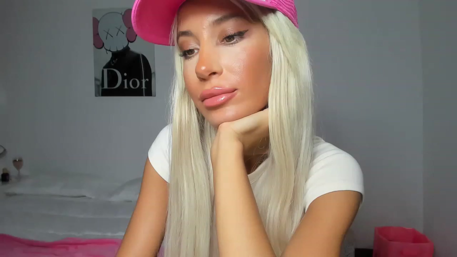 Gallery image thumbnail from Qarinah's myfreecams stream on, 02/14/2023, 01:19 image 6 of 20
