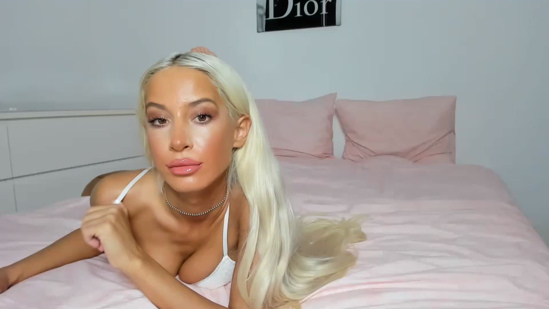 Gallery image thumbnail from Qarinah's myfreecams stream on, 02/19/2023, 23:22 image 12 of 20
