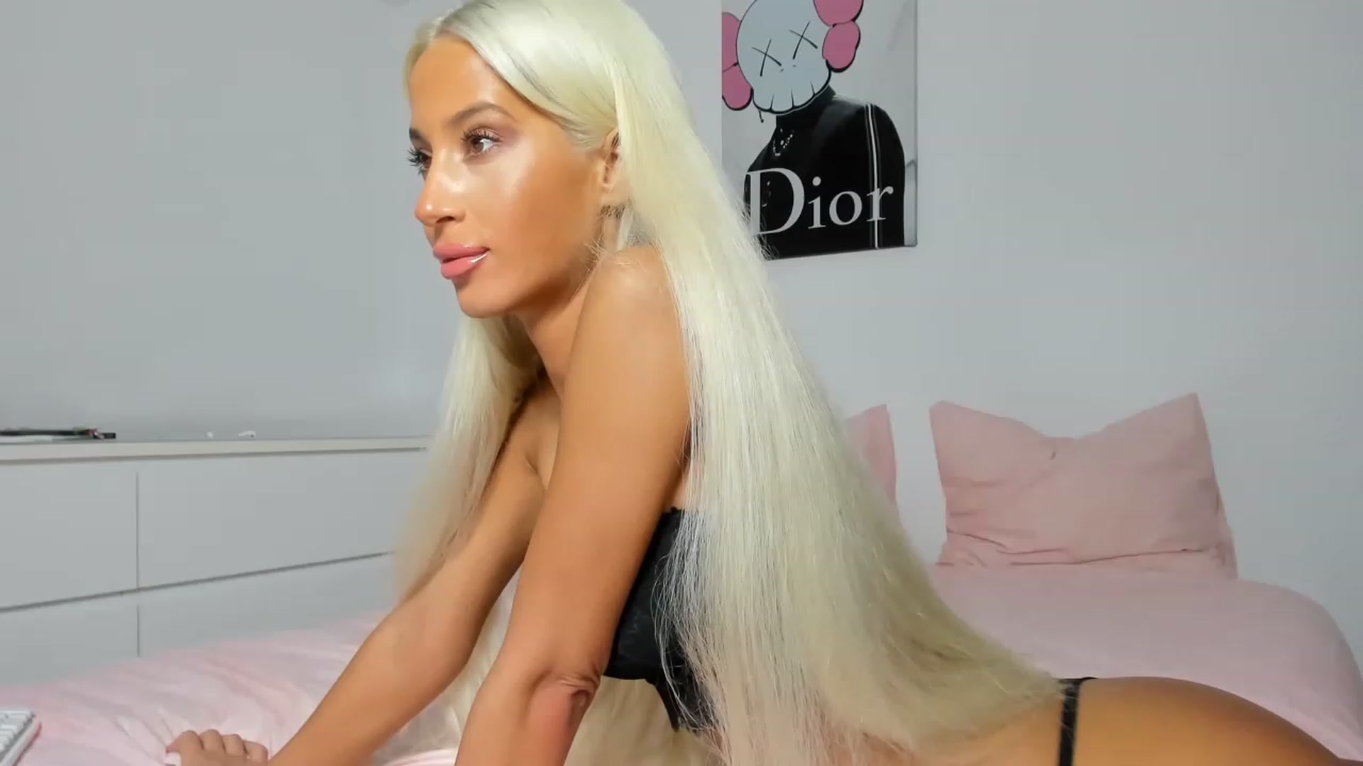 Gallery image thumbnail from Qarinah's myfreecams stream on, 02/21/2023, 03:31 image 2 of 20