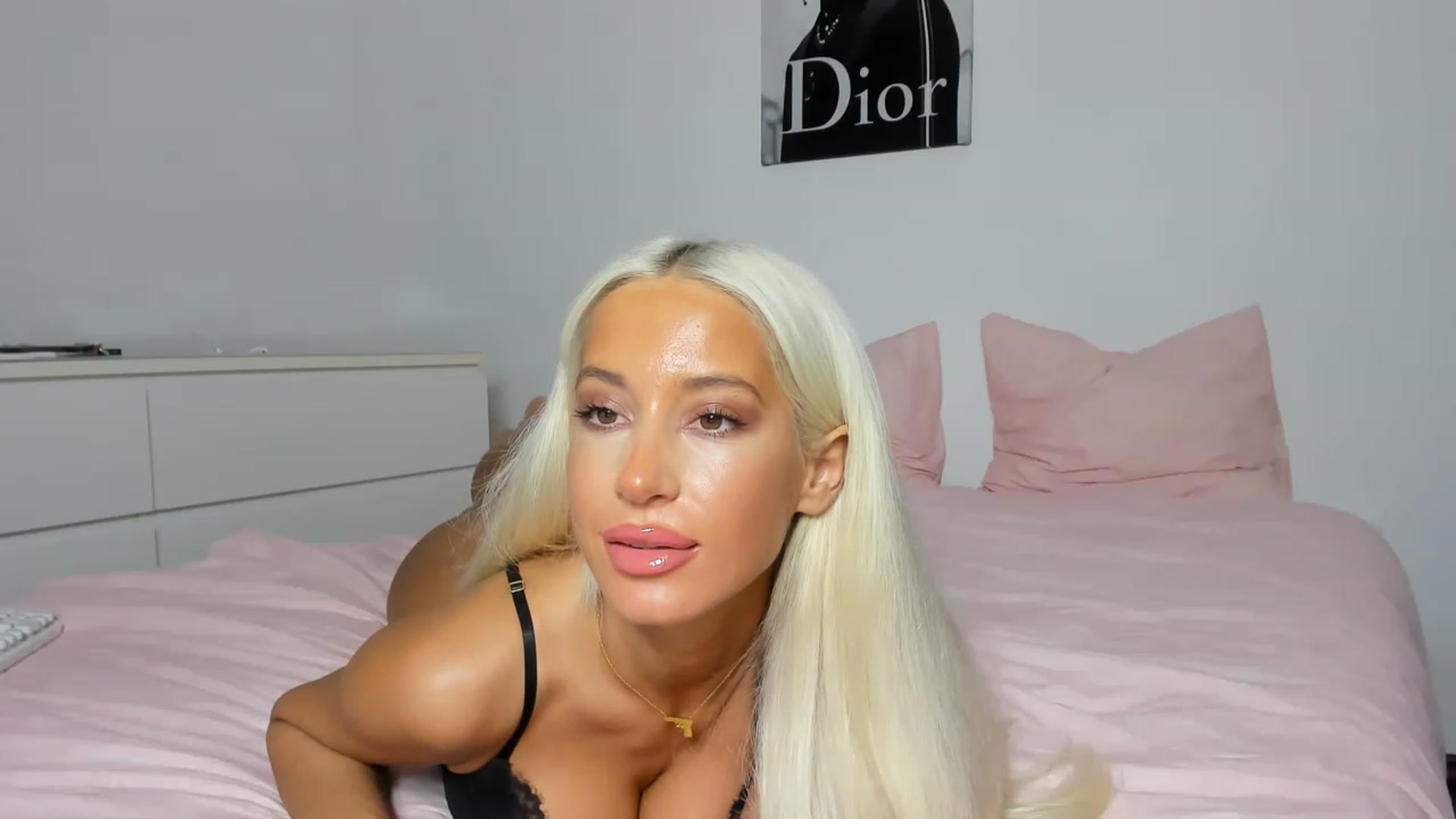 Gallery image thumbnail from Qarinah's myfreecams stream on, 02/21/2023, 03:31 image 18 of 20