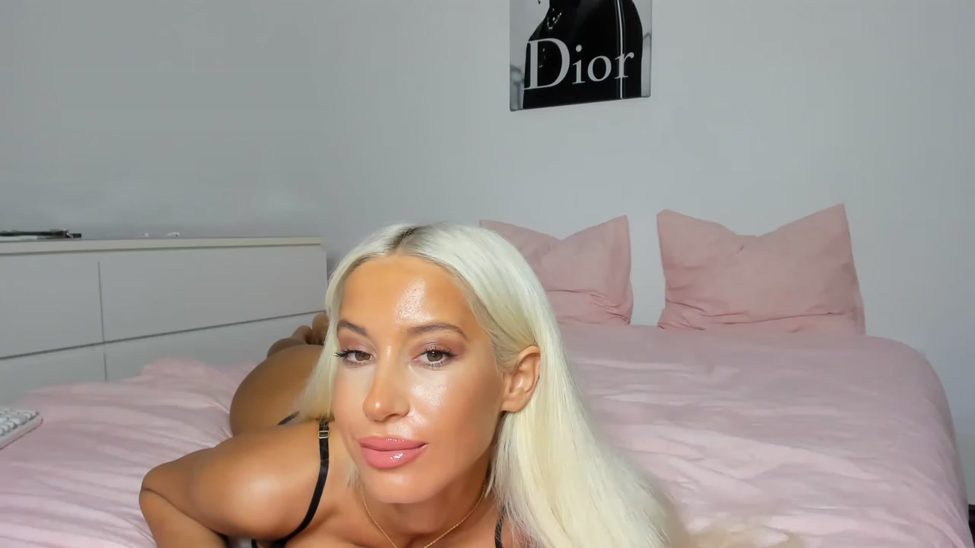 Gallery image thumbnail from Qarinah's myfreecams stream on, 02/21/2023, 03:31 image 17 of 20