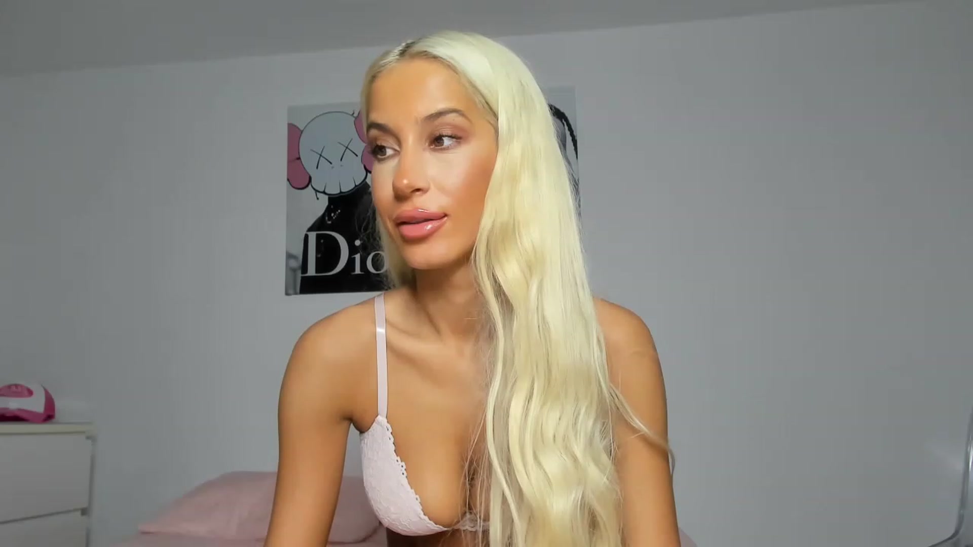 Gallery image thumbnail from Qarinah's myfreecams stream on, 02/27/2023, 17:55 image 4 of 20