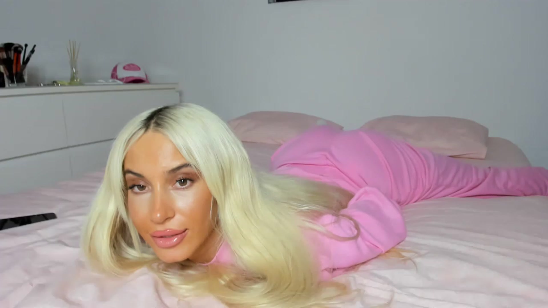 Gallery image thumbnail from Qarinah's myfreecams stream on, 03/09/2023, 02:14 image 4 of 20