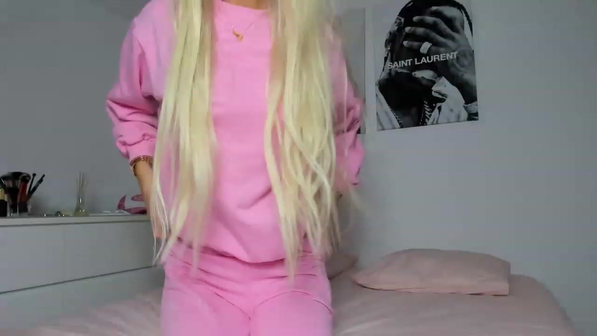 Gallery image thumbnail from Qarinah's myfreecams stream on, 03/09/2023, 02:14 image 1 of 20