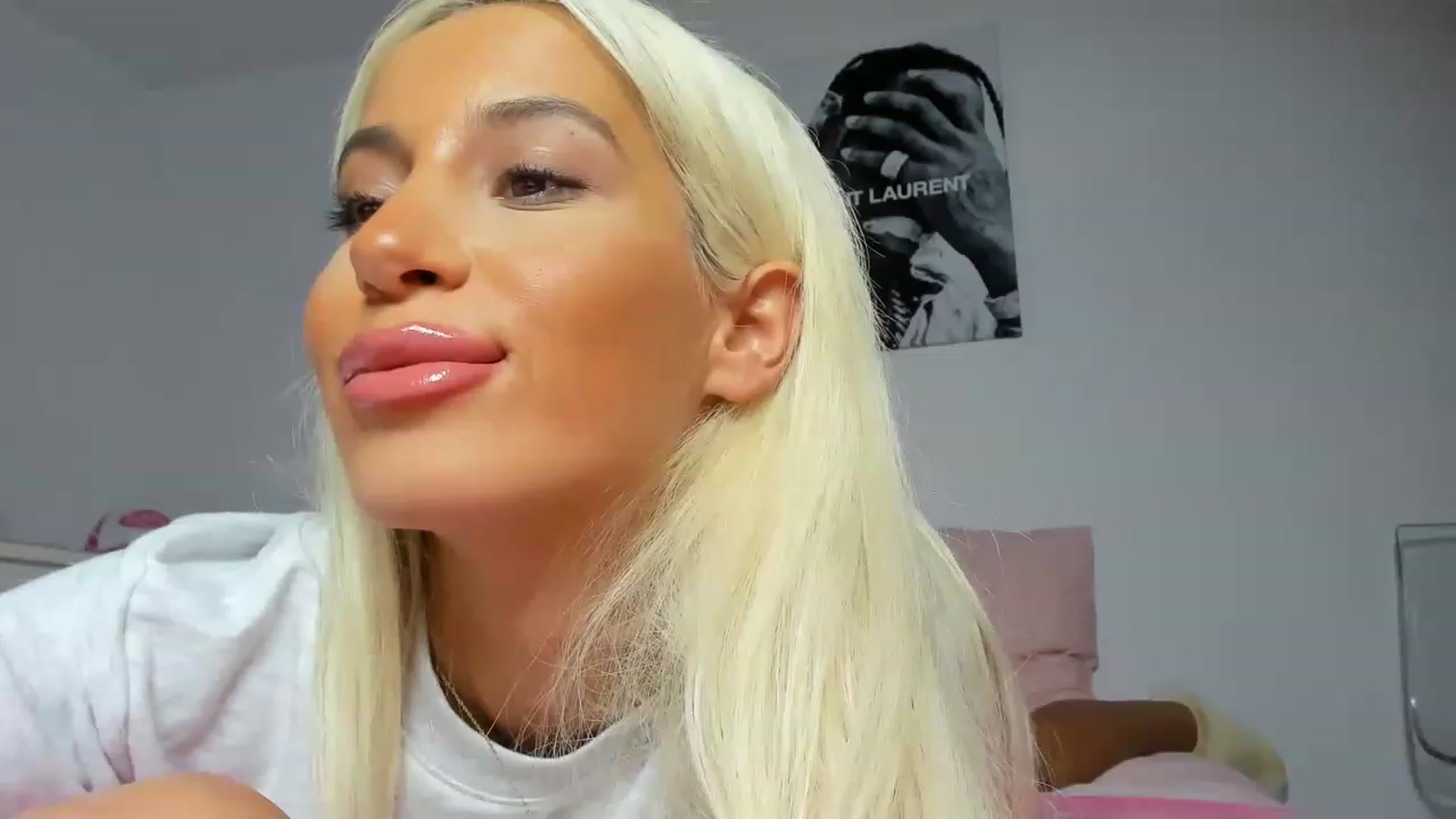 Gallery image thumbnail from Qarinah's myfreecams stream on, 03/09/2023, 22:17 image 7 of 20