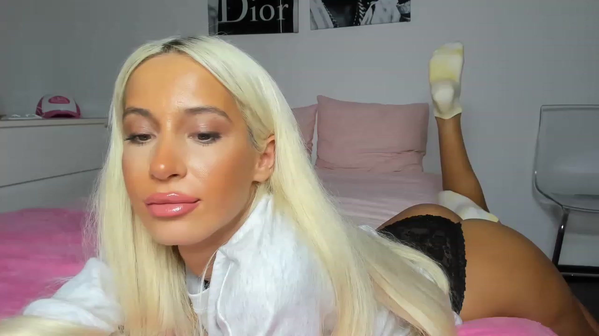 Gallery image thumbnail from Qarinah's myfreecams stream on, 03/10/2023, 24:51 image 6 of 20