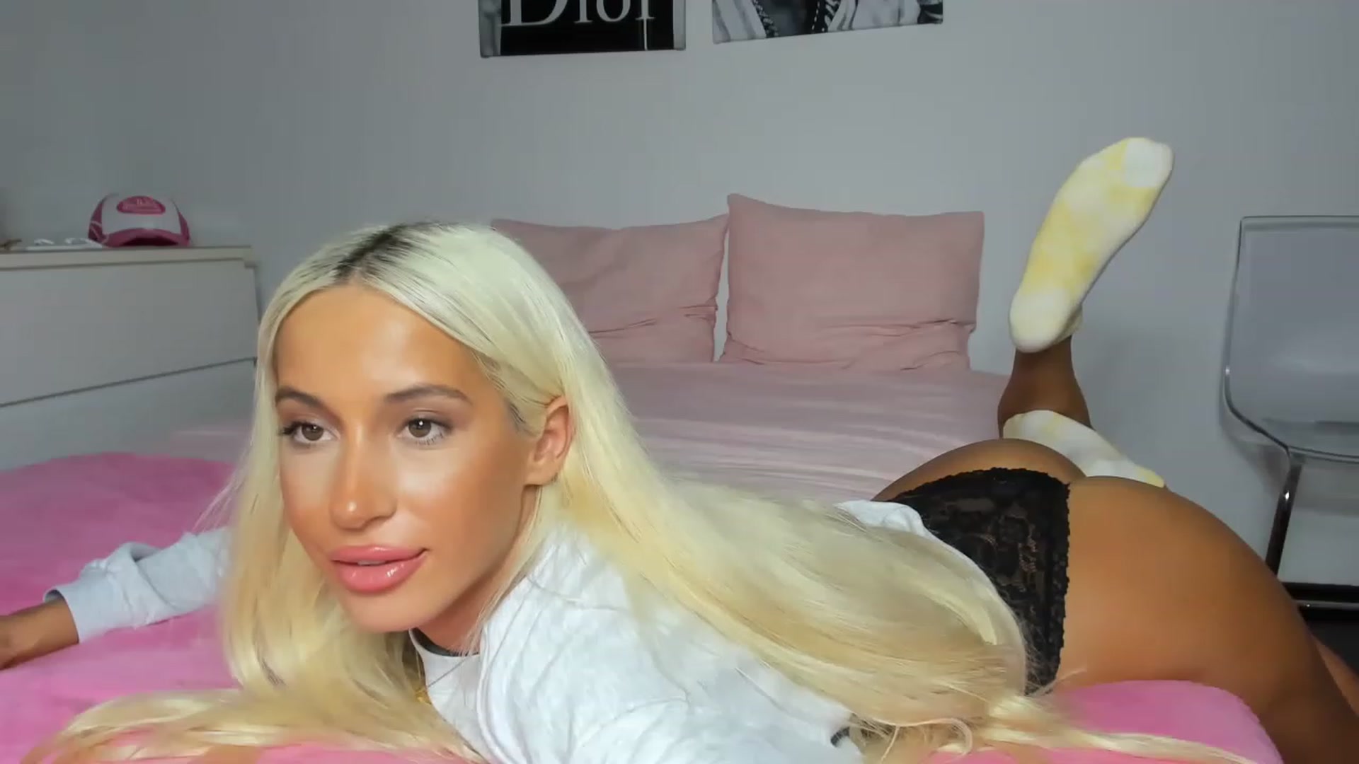 Gallery image thumbnail from Qarinah's myfreecams stream on, 03/10/2023, 24:51 image 3 of 20